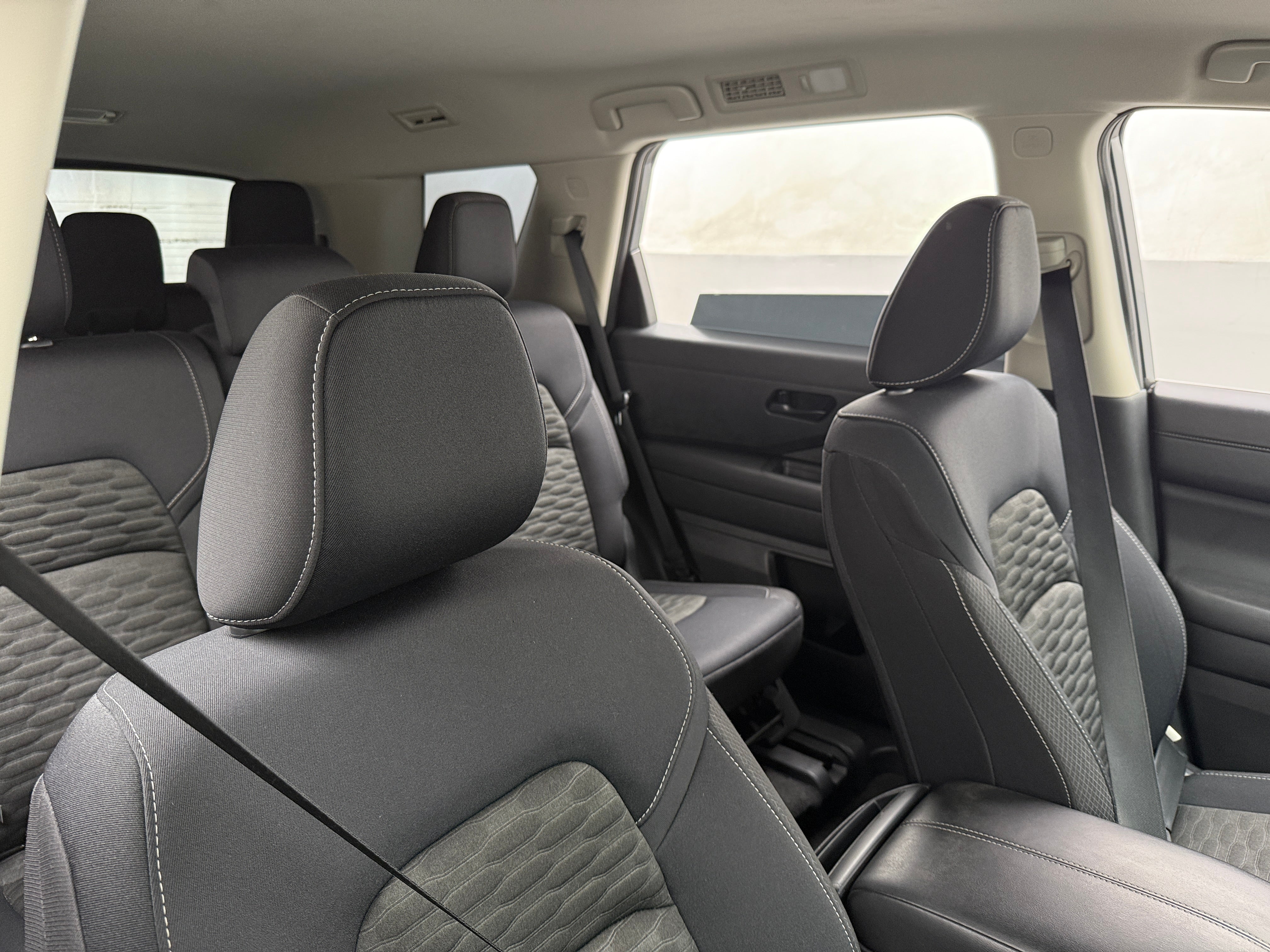 2024 Nissan Pathfinder S 2