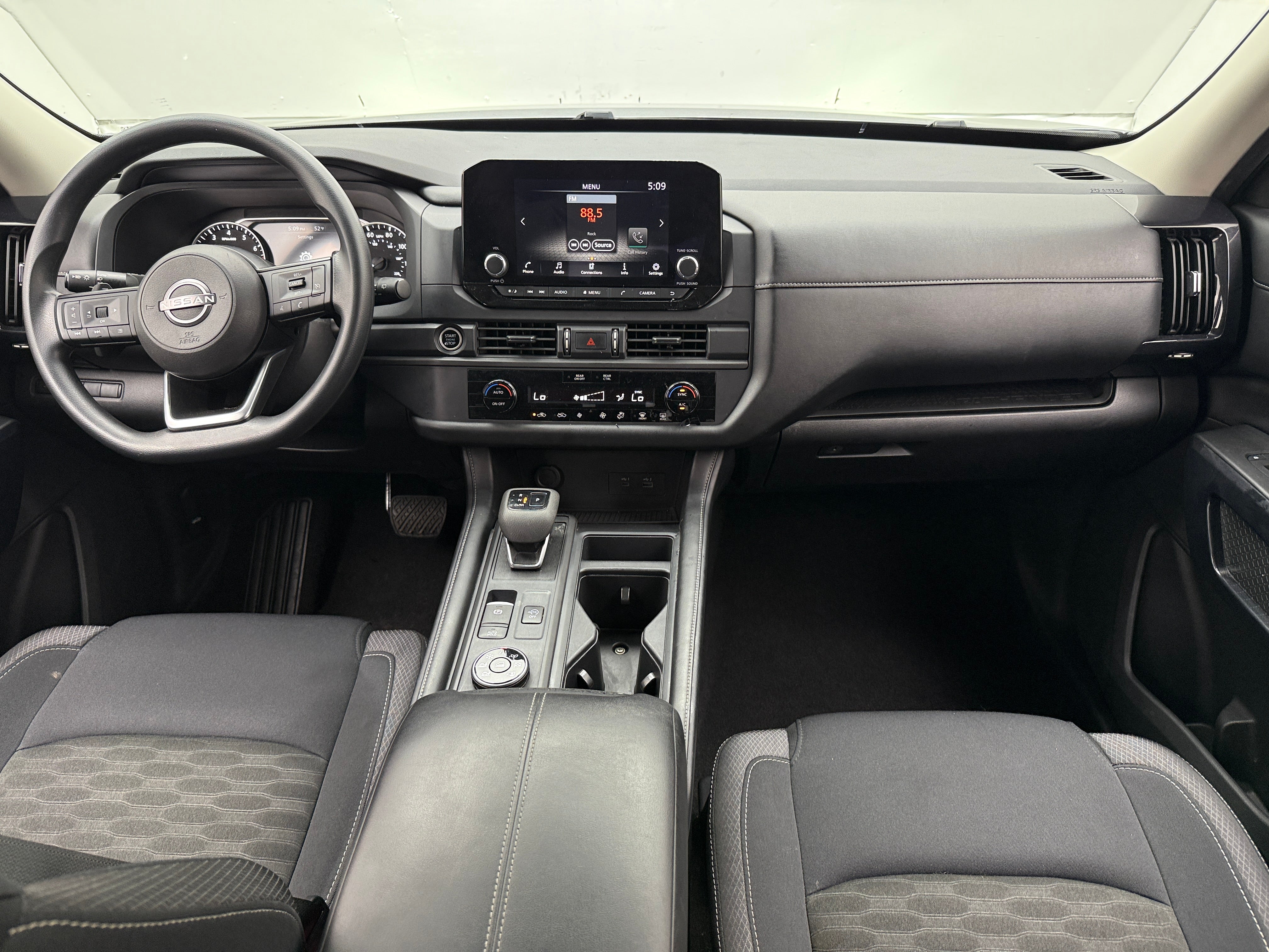 2024 Nissan Pathfinder S 3