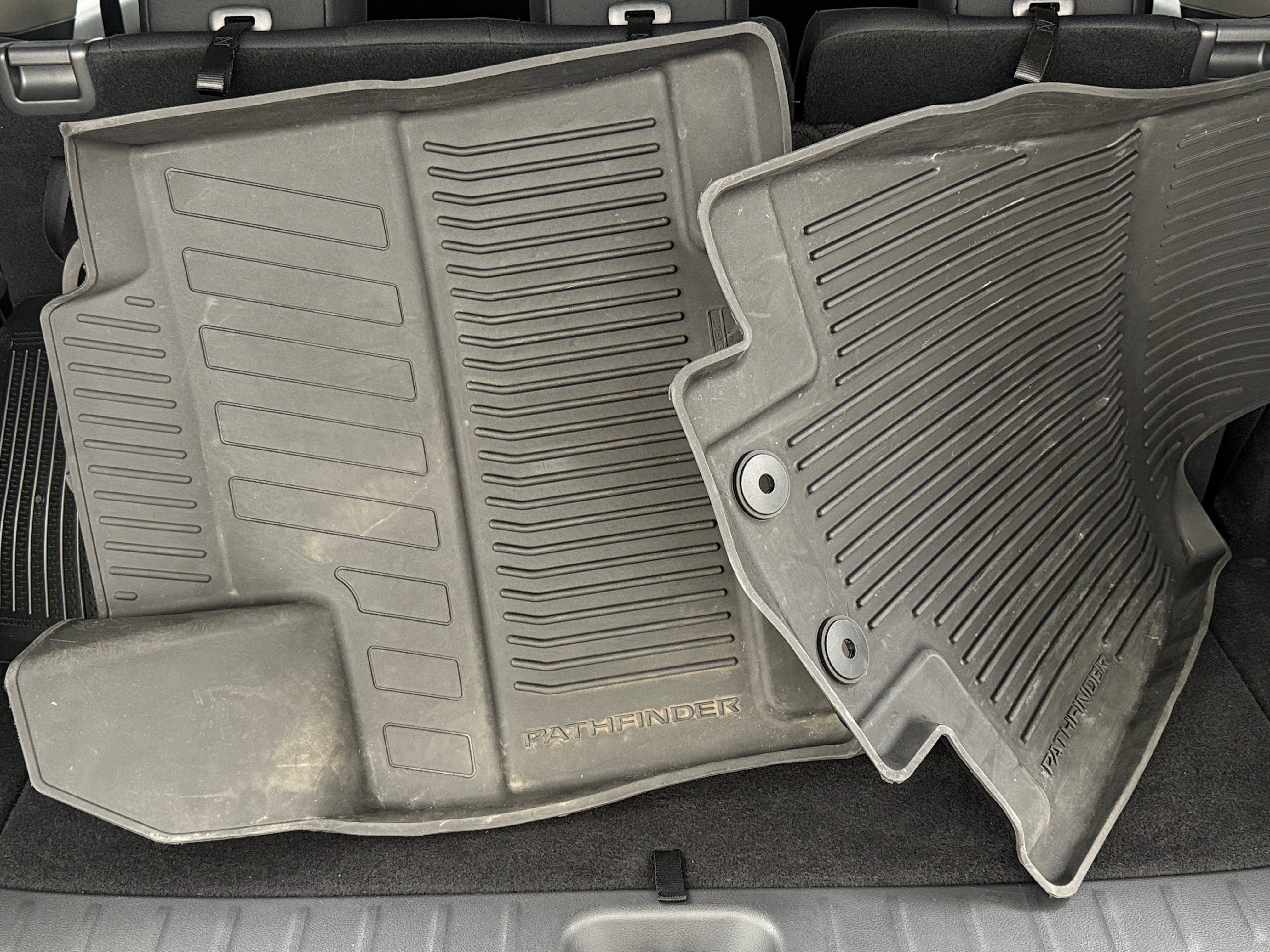 2024 Nissan Pathfinder S 7