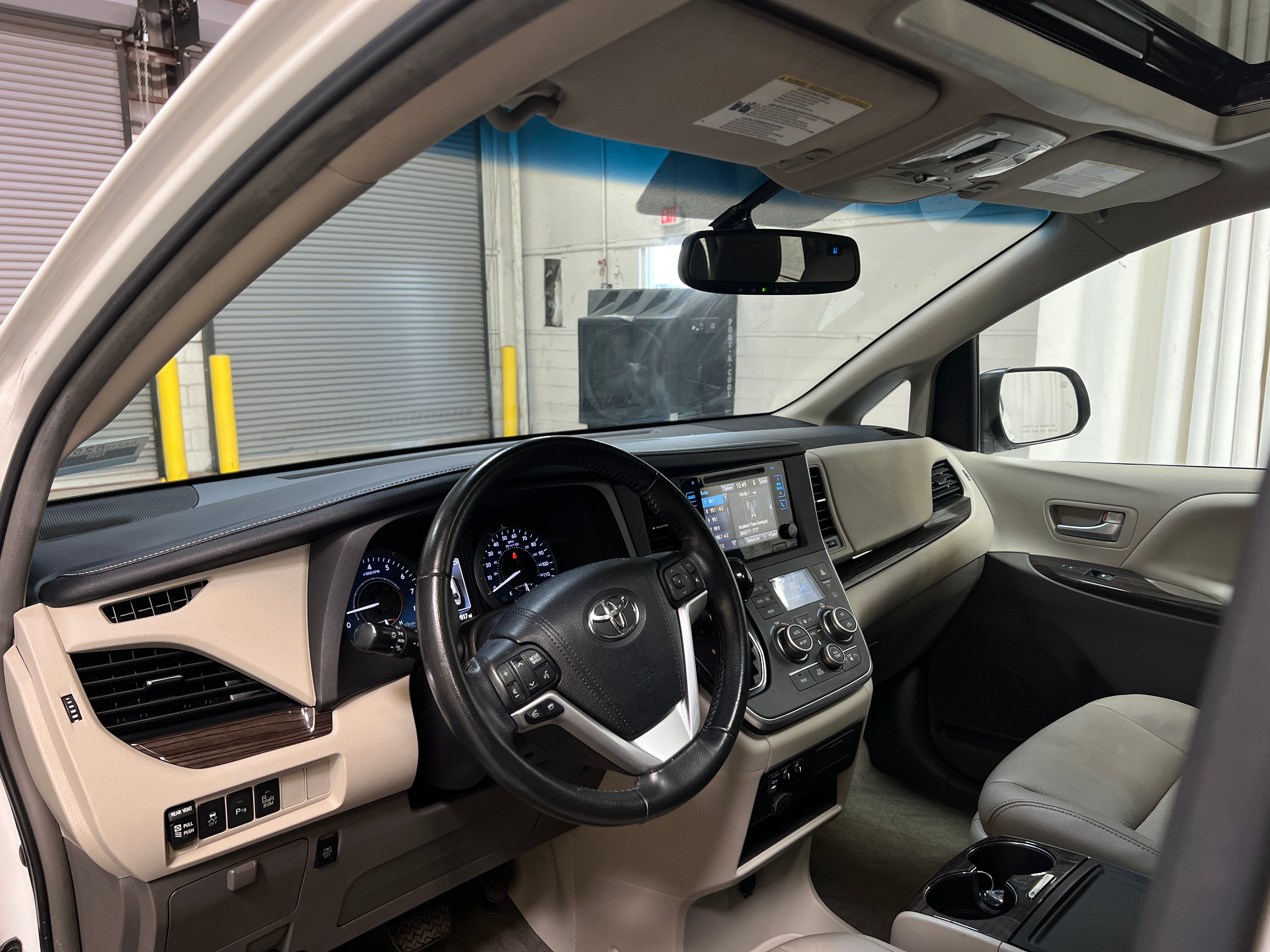 2016 Toyota Sienna XLE 2