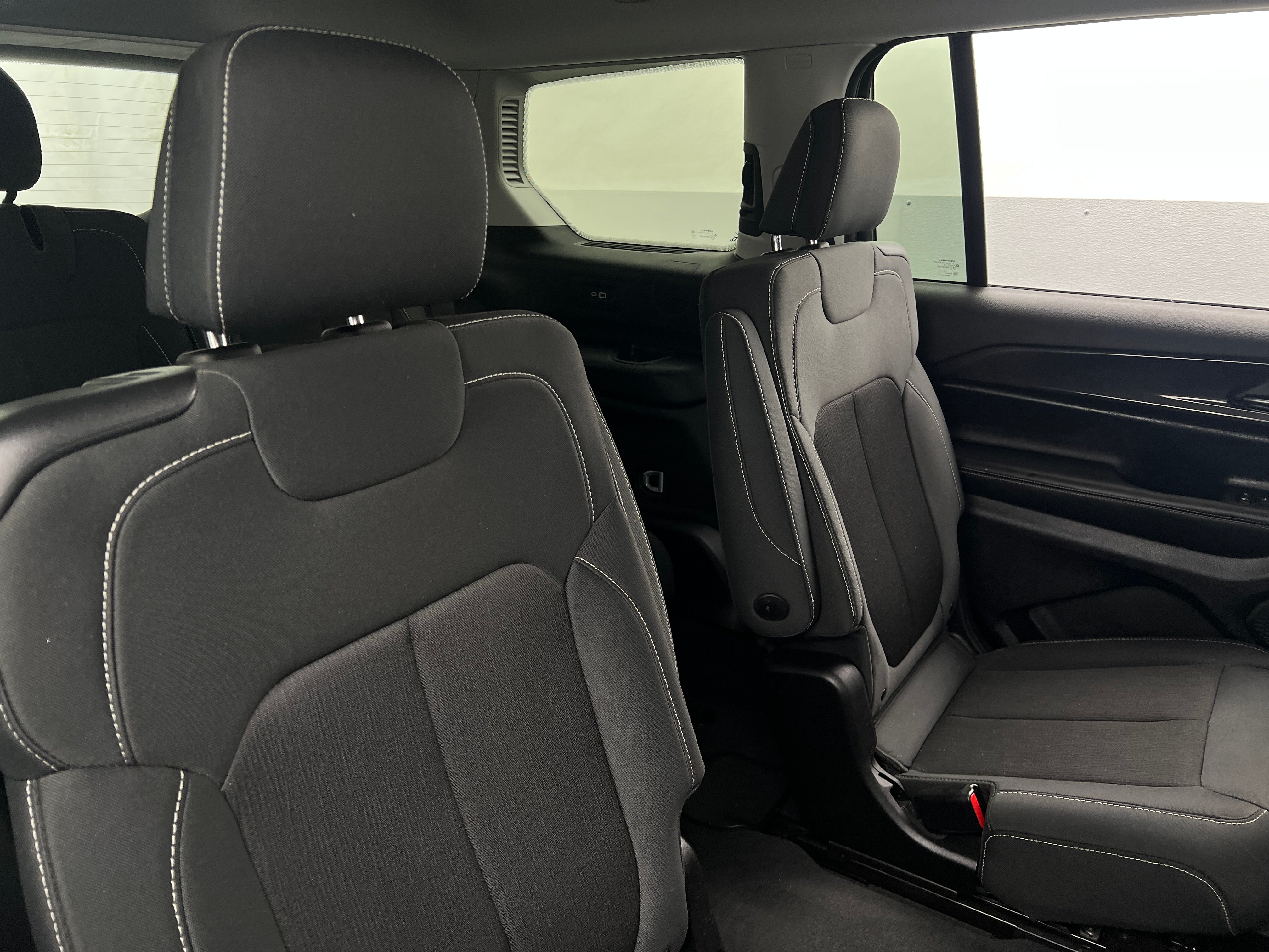 2023 Jeep Grand Cherokee L Laredo 6