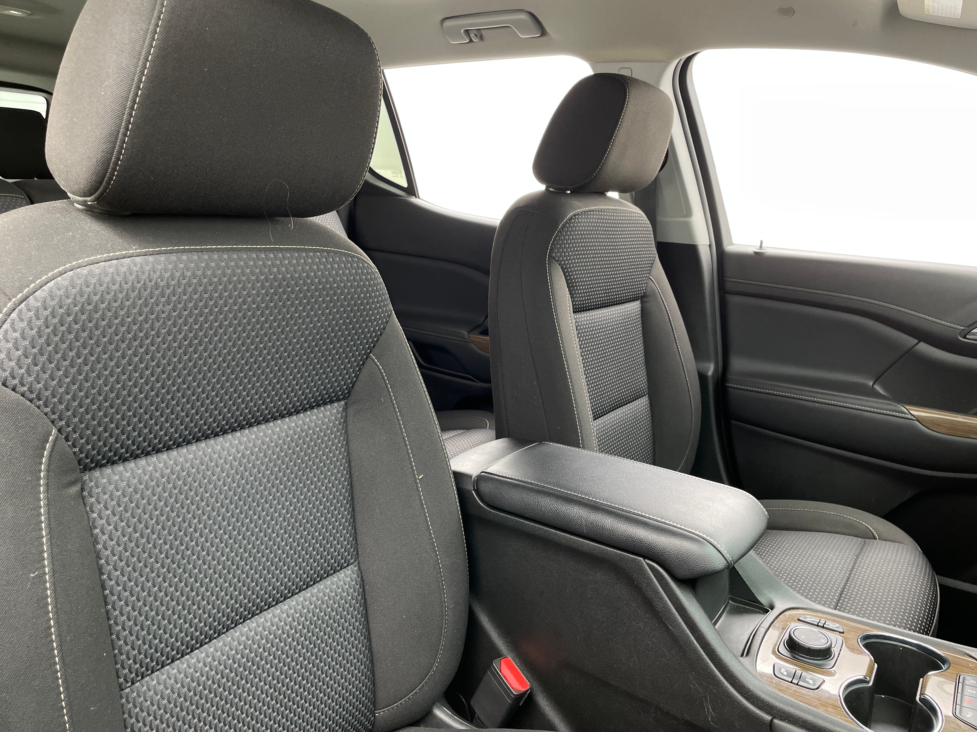 2022 GMC Acadia SLE 2