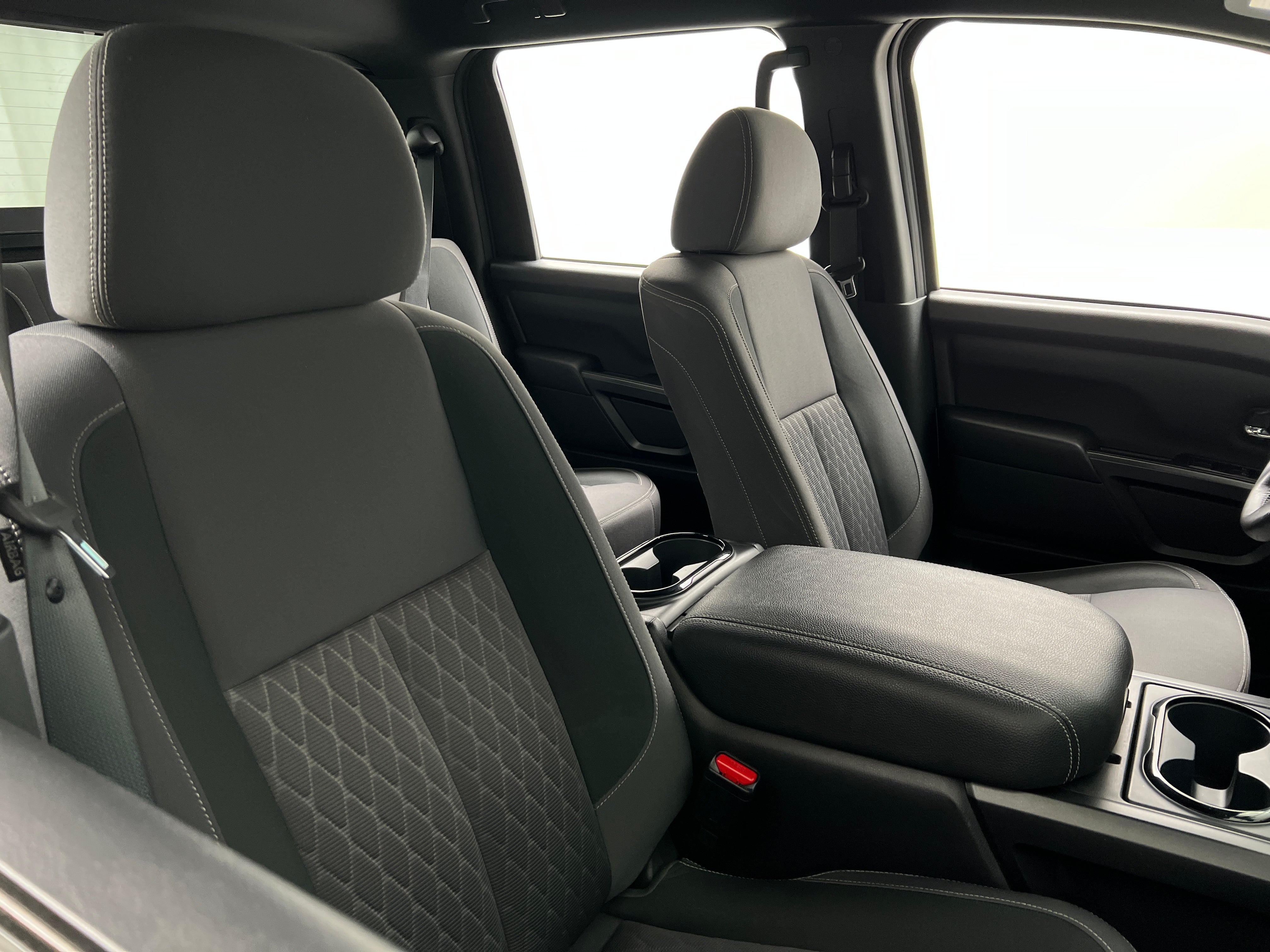 2023 Nissan Titan SV 2