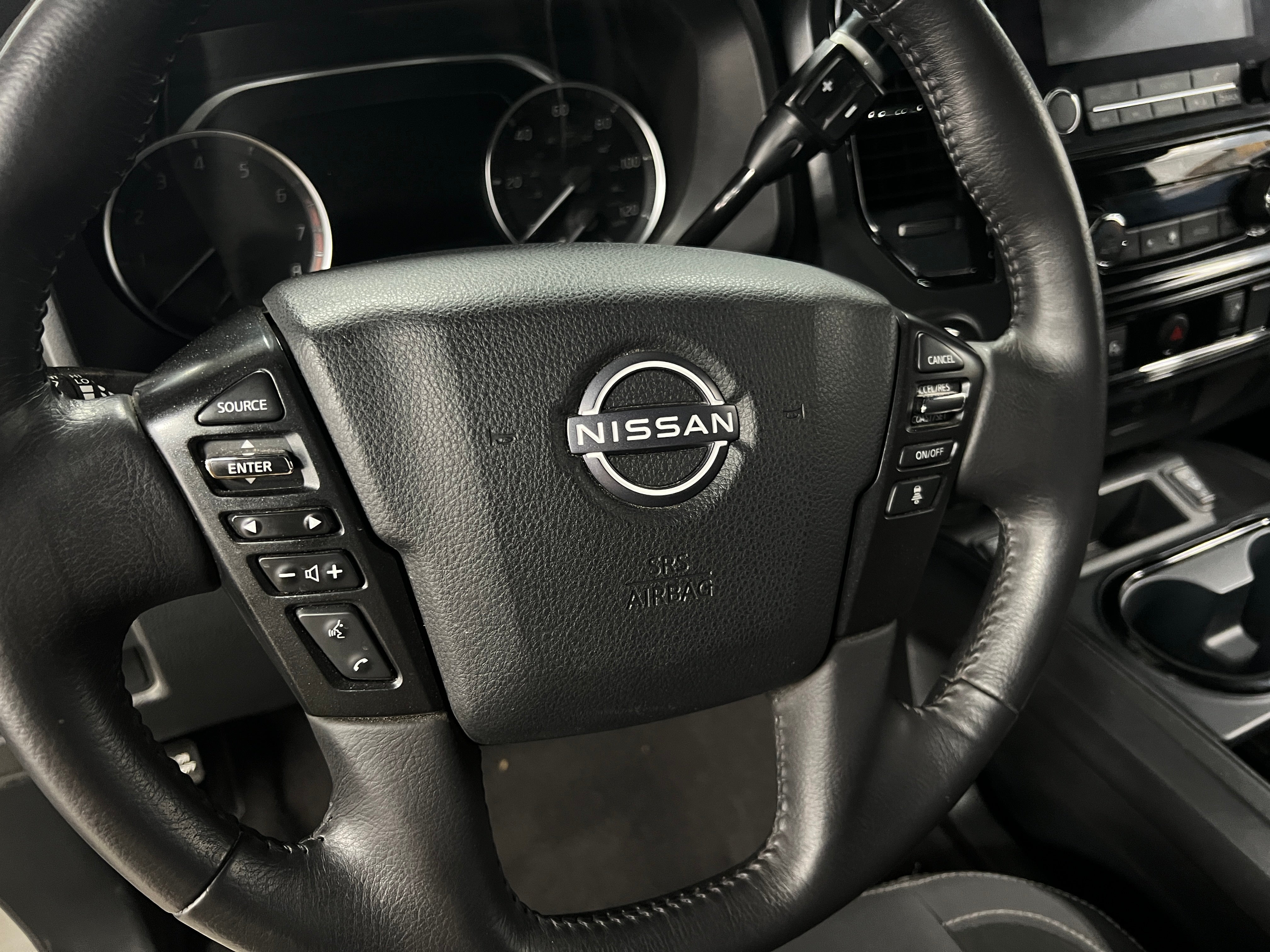 2023 Nissan Titan SV 5