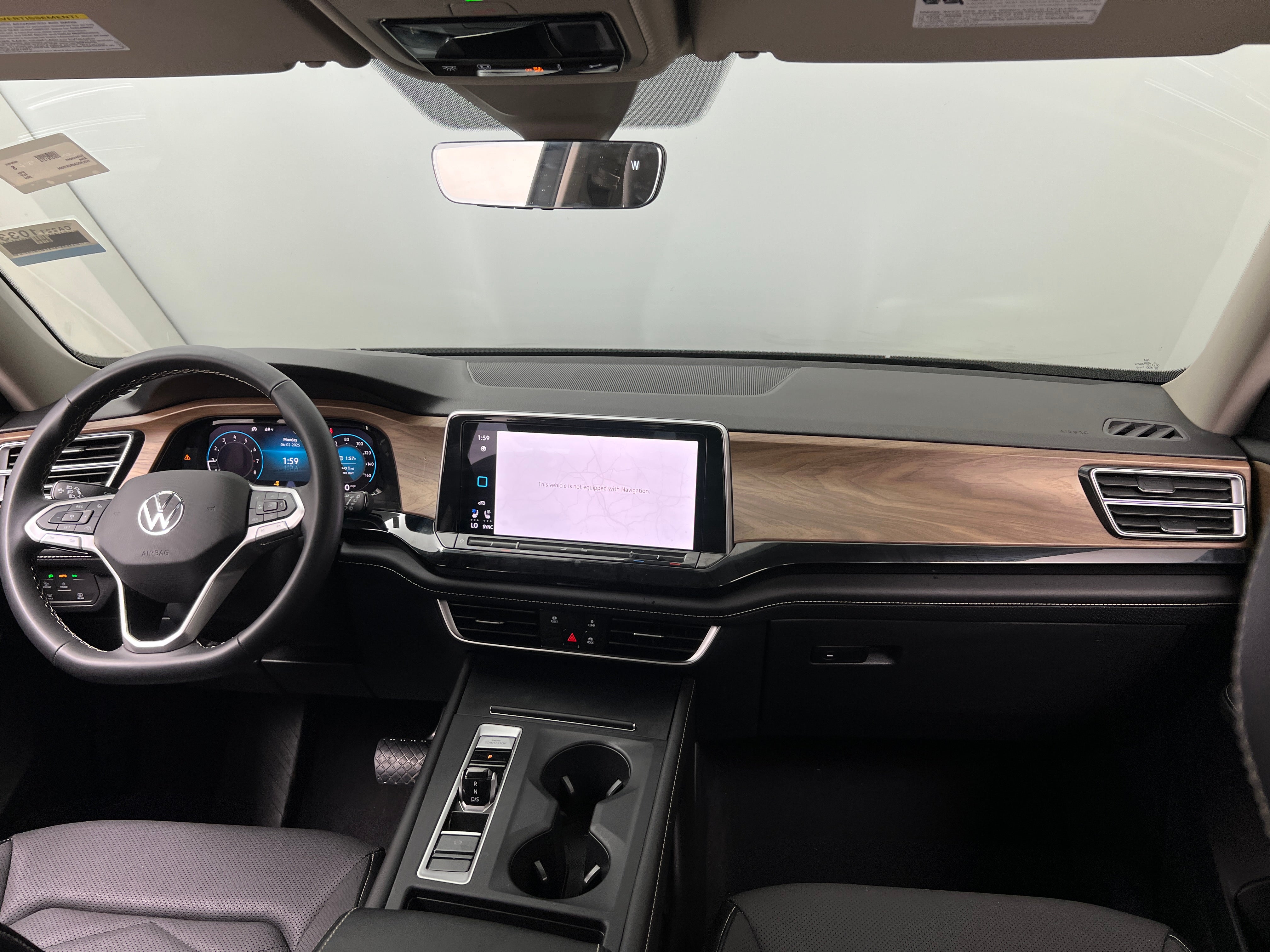 2024 Volkswagen Atlas SE 2