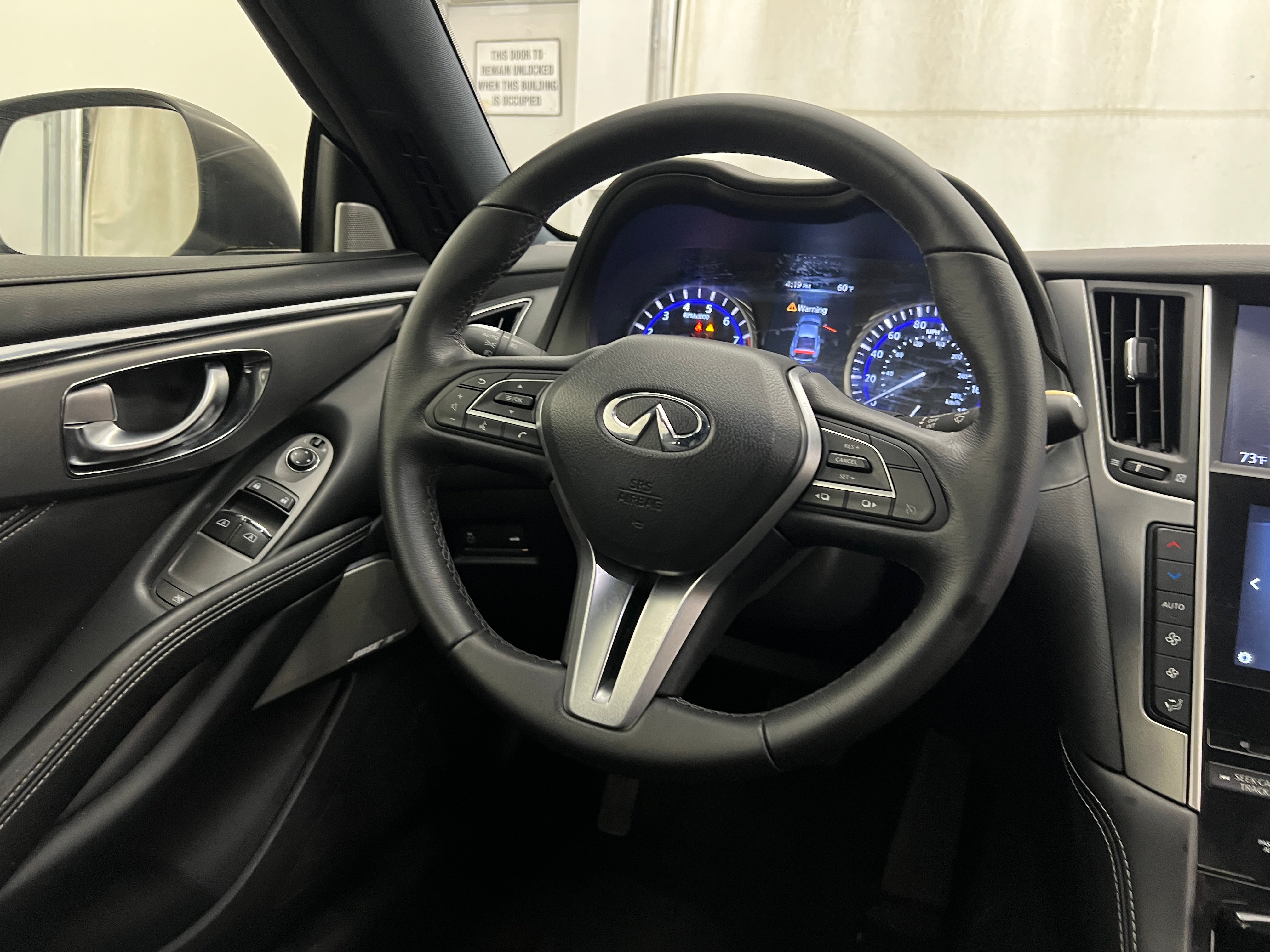 2018 INFINITI Q60 Luxe 3