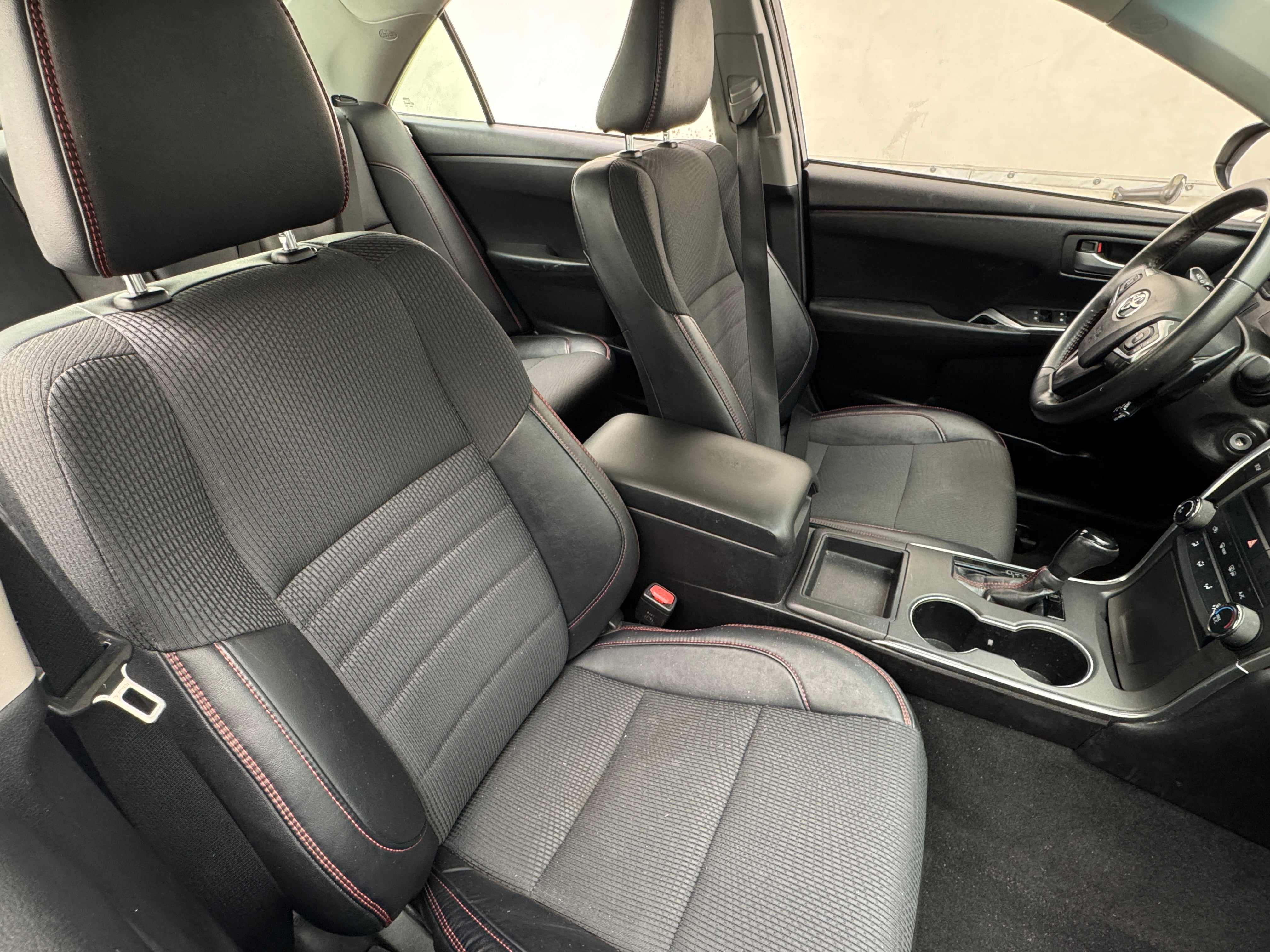 2016 Toyota Camry SE 2