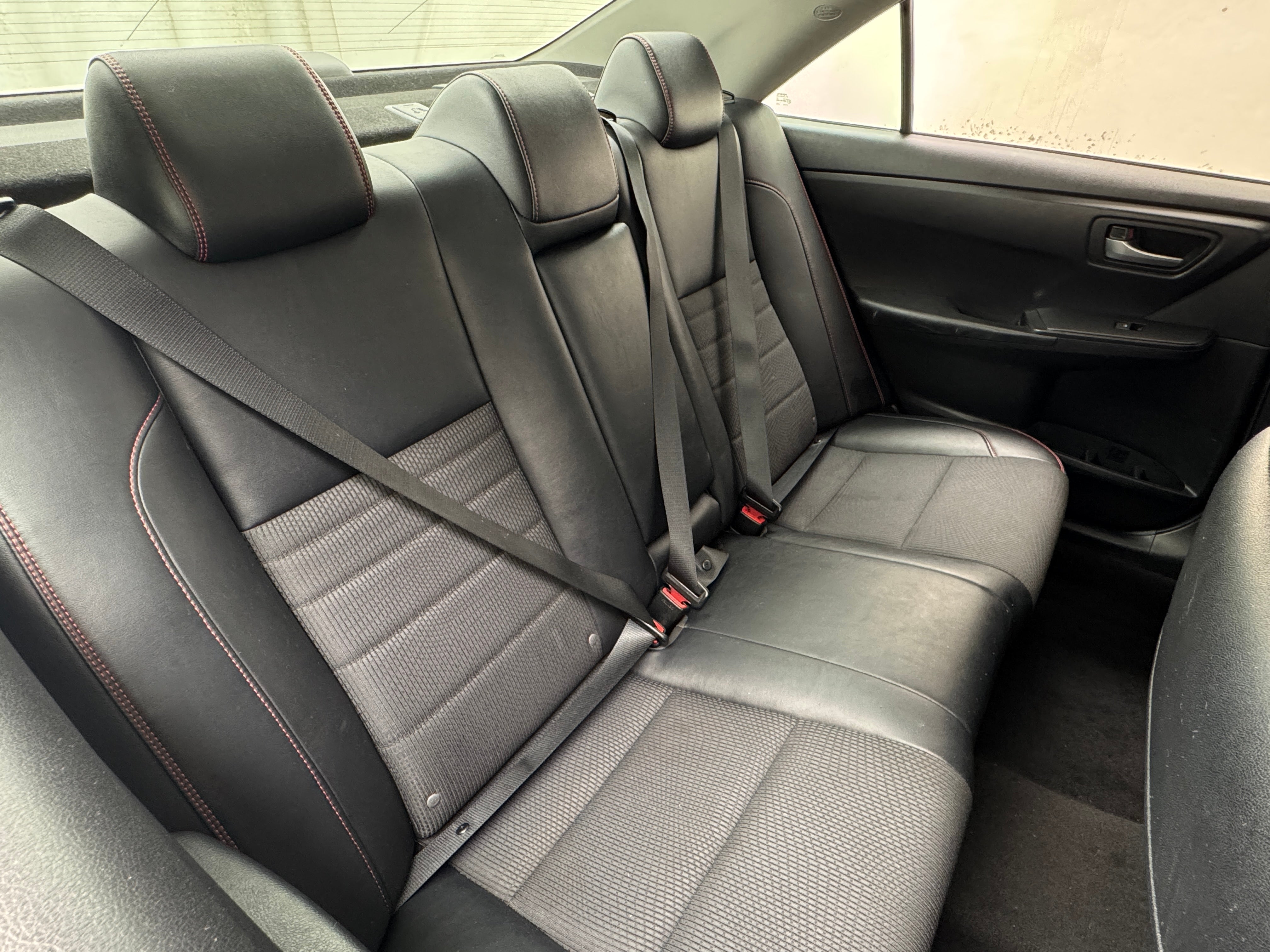2016 Toyota Camry SE 6