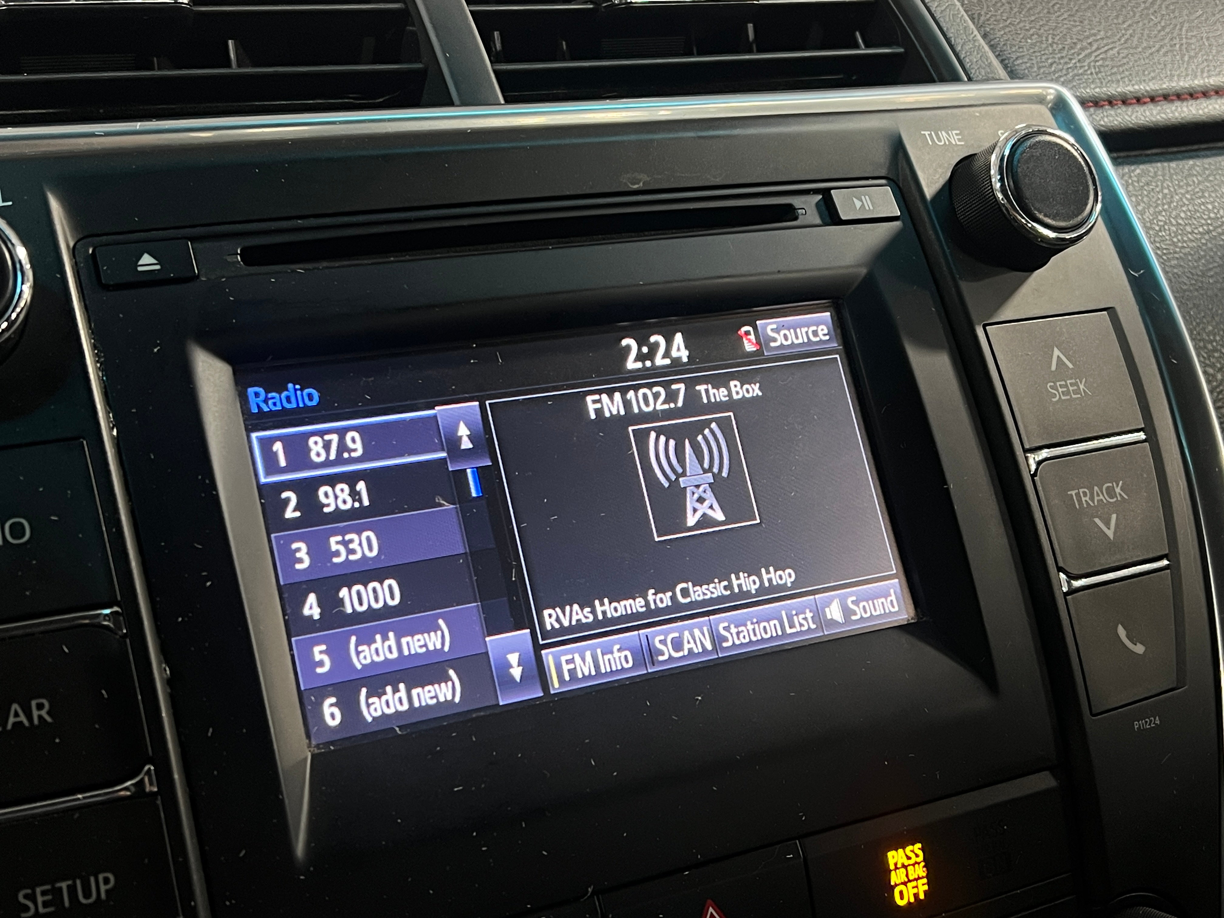 2016 Toyota Camry SE 4