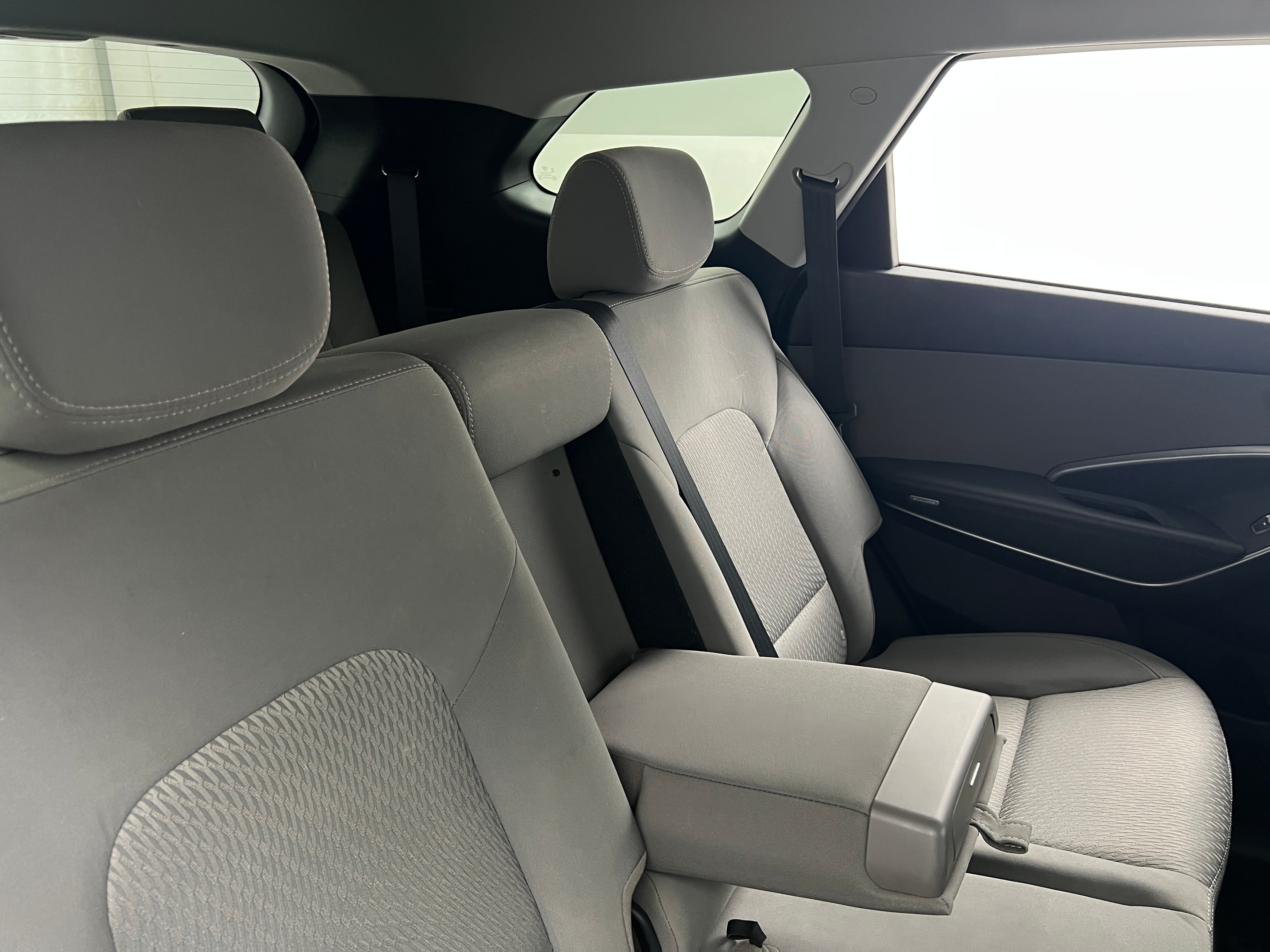 2016 Hyundai Santa Fe SE 6