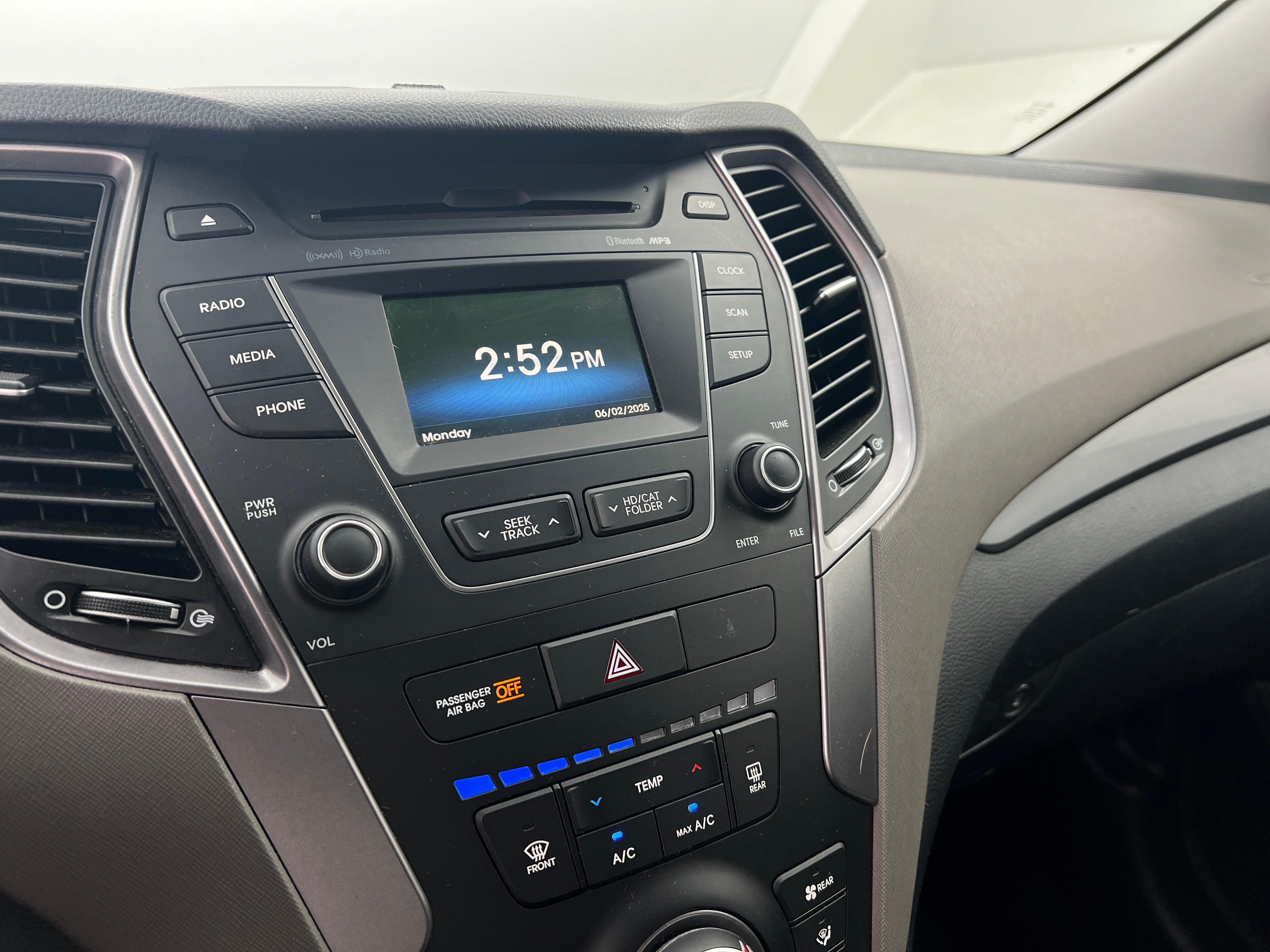2016 Hyundai Santa Fe SE 4