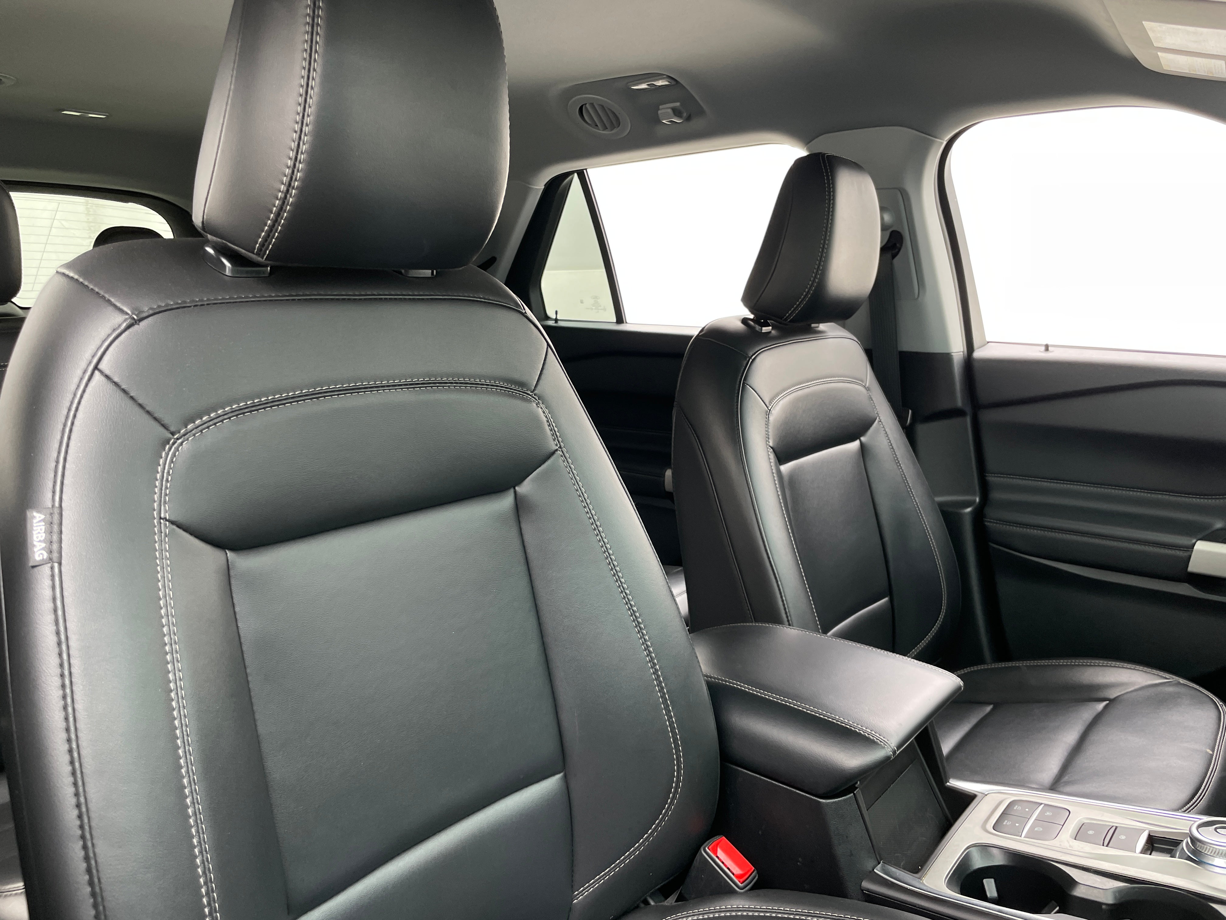 2024 Ford Explorer XLT 2
