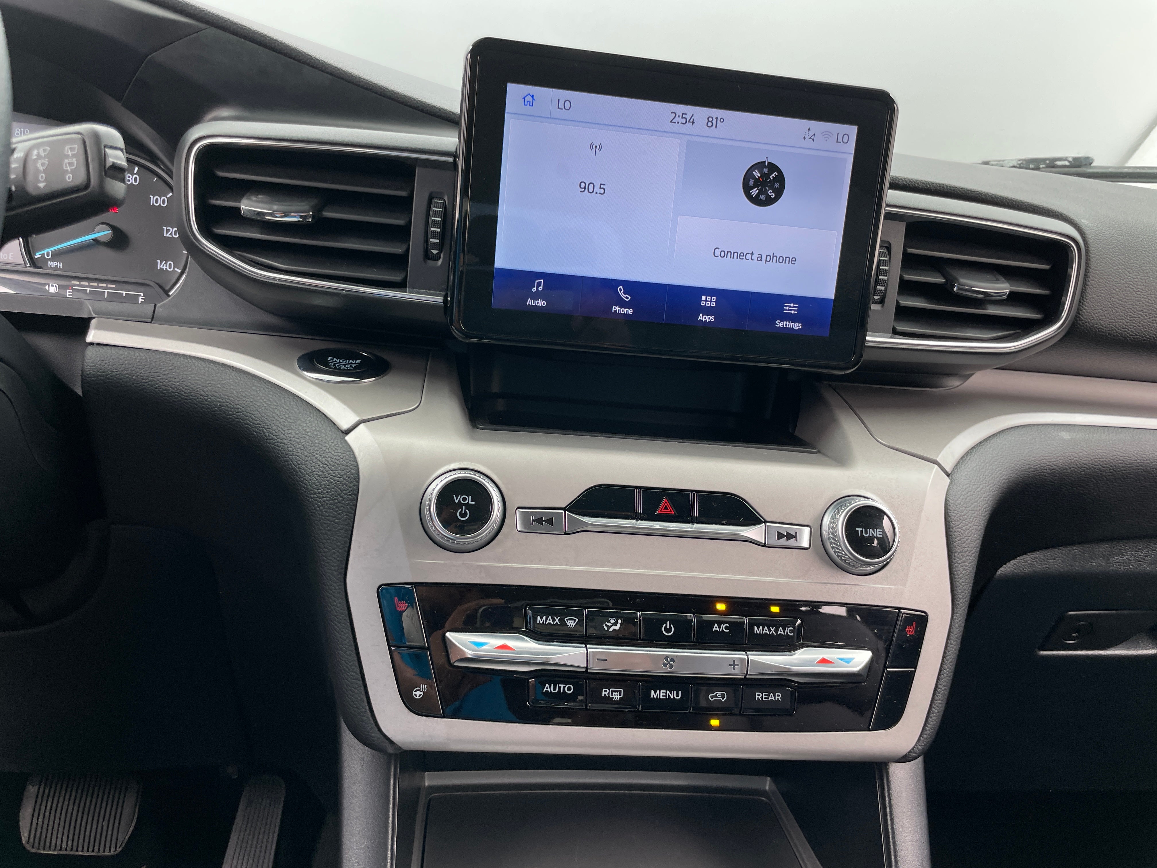2024 Ford Explorer XLT 4