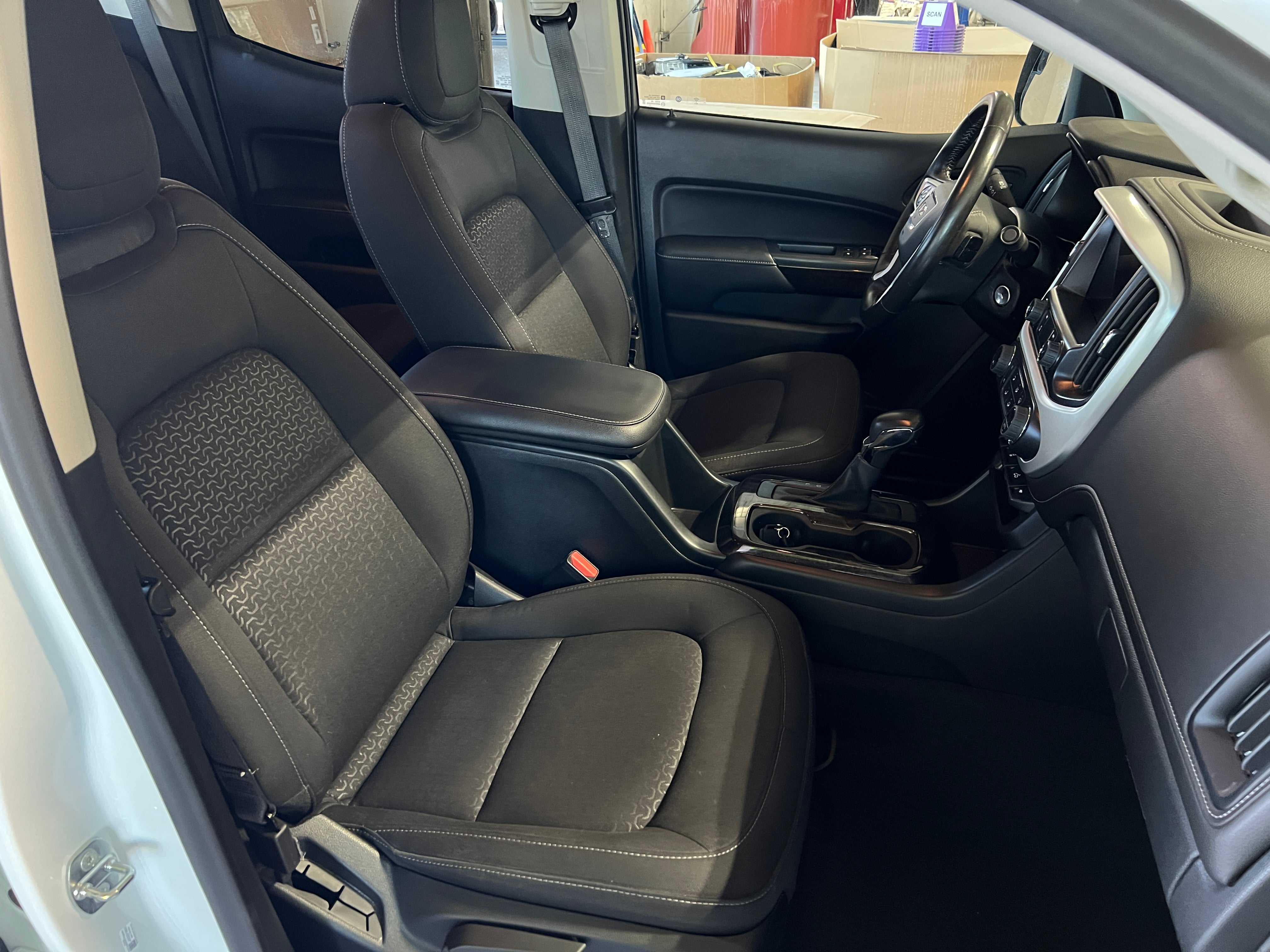 2022 GMC Canyon Elevation 2
