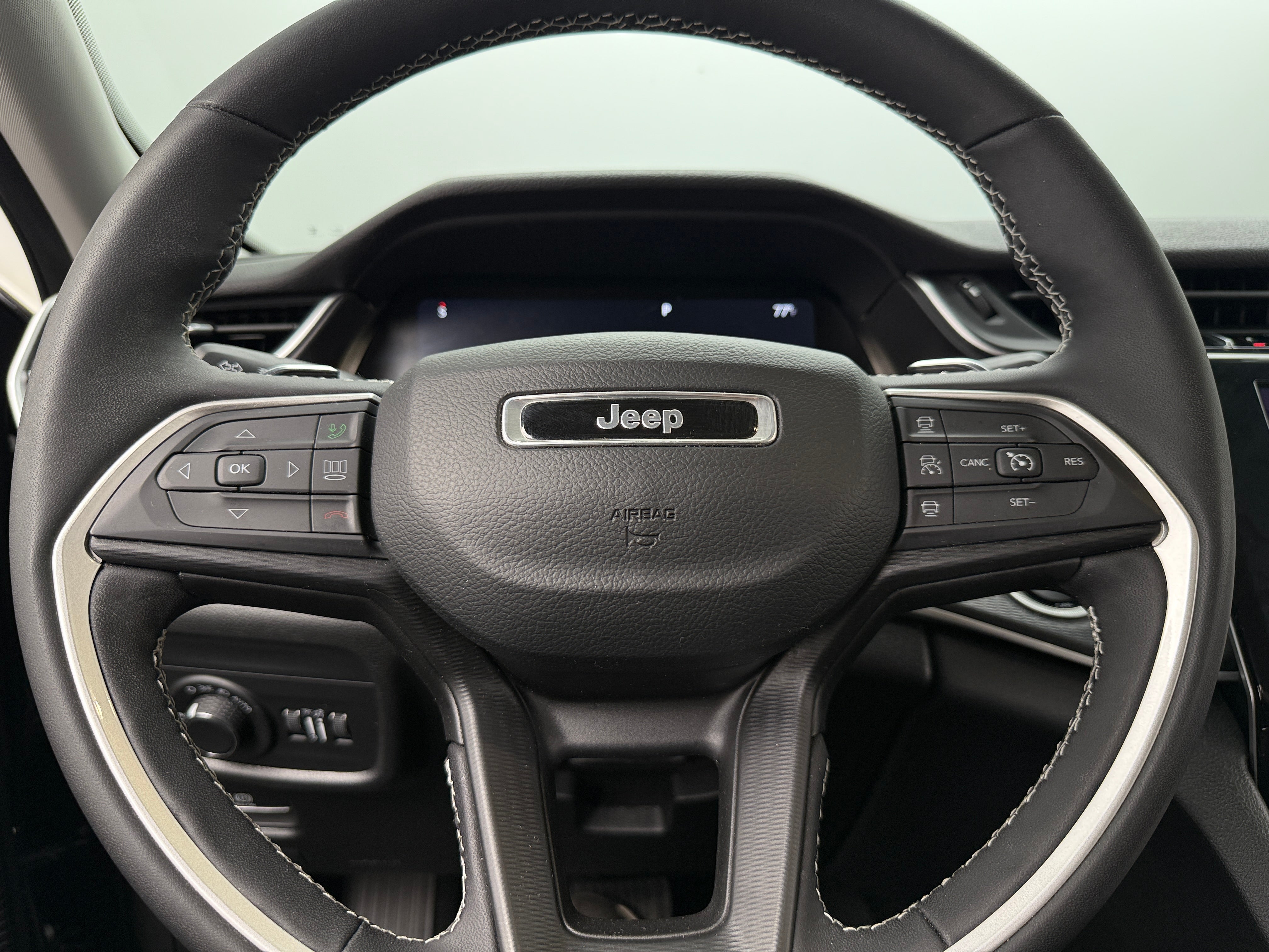 2023 Jeep Grand Cherokee Laredo 5