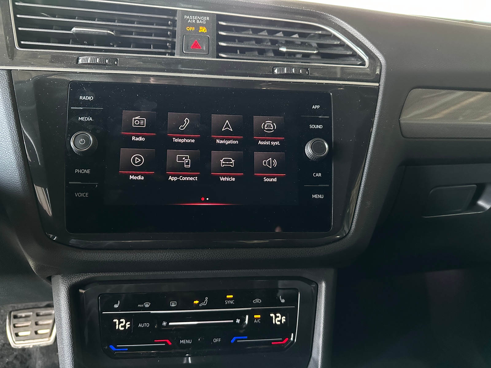 Thumbnail: 2024 Volkswagen Tiguan - 3