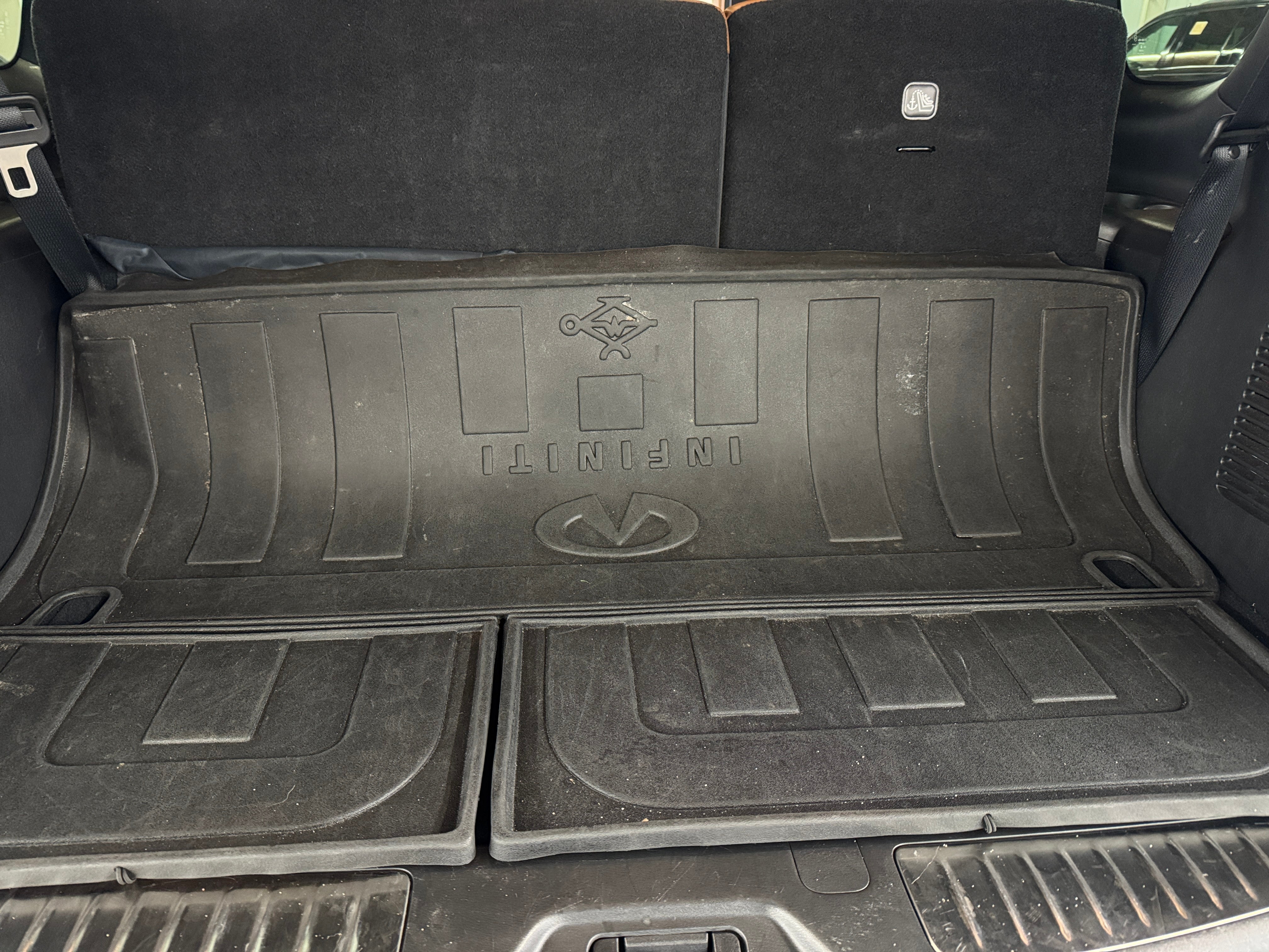2021 INFINITI QX80 Sensory 6