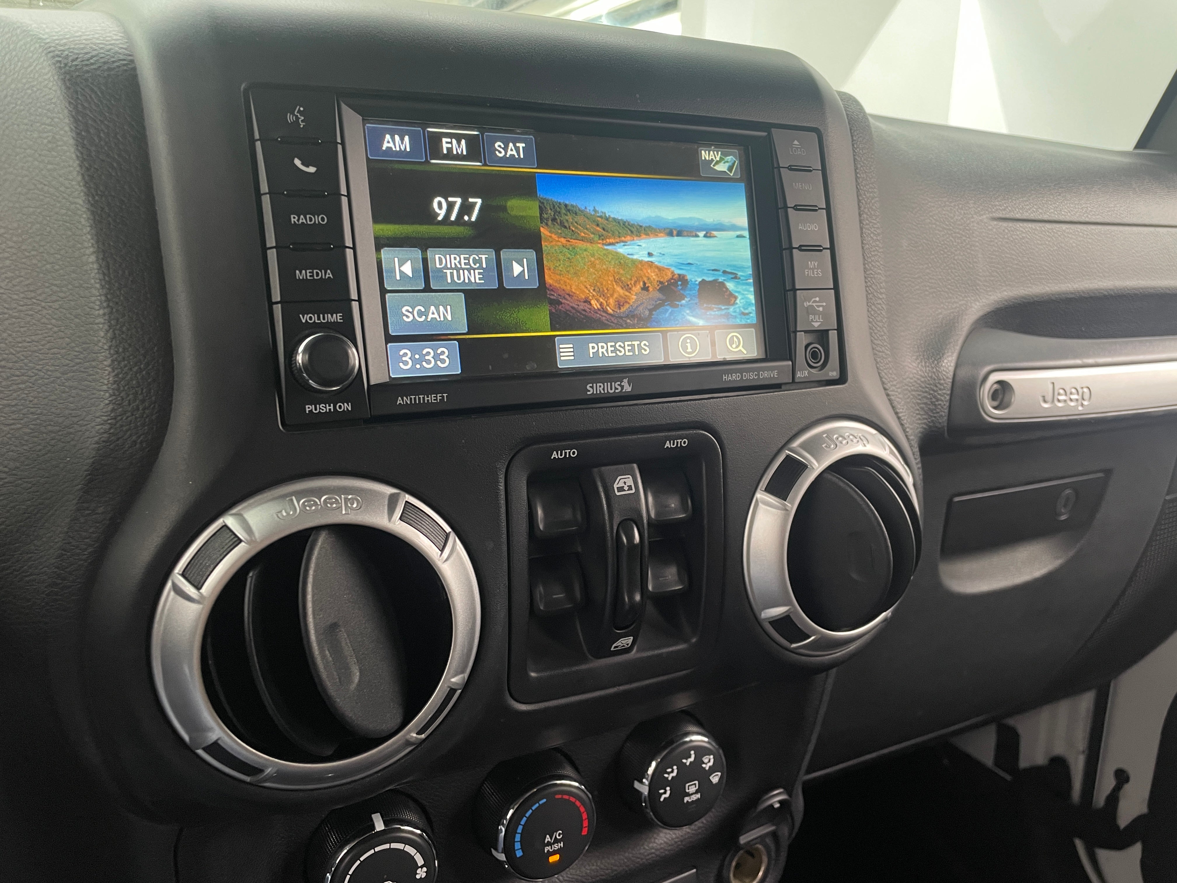 2015 Jeep Wrangler Unlimited Sahara 4