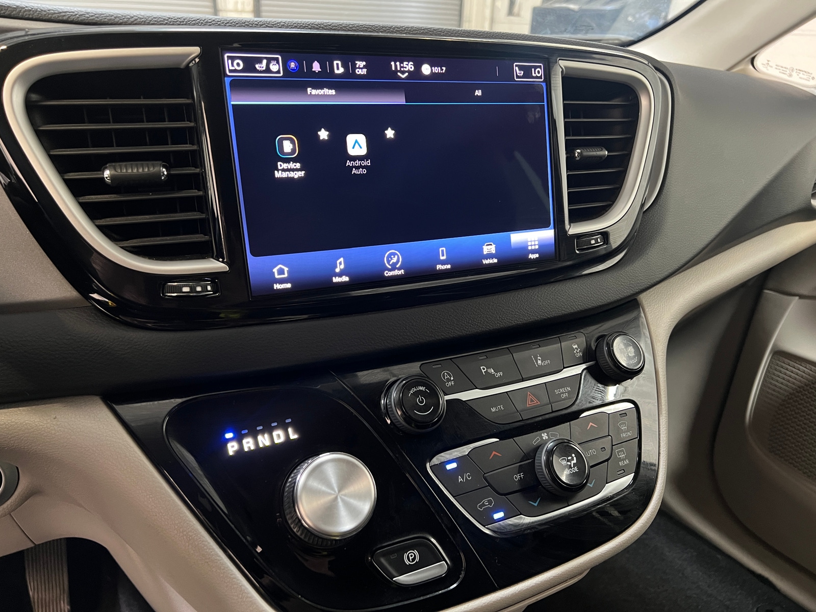 Thumbnail: 2022 Chrysler Pacifica - 3
