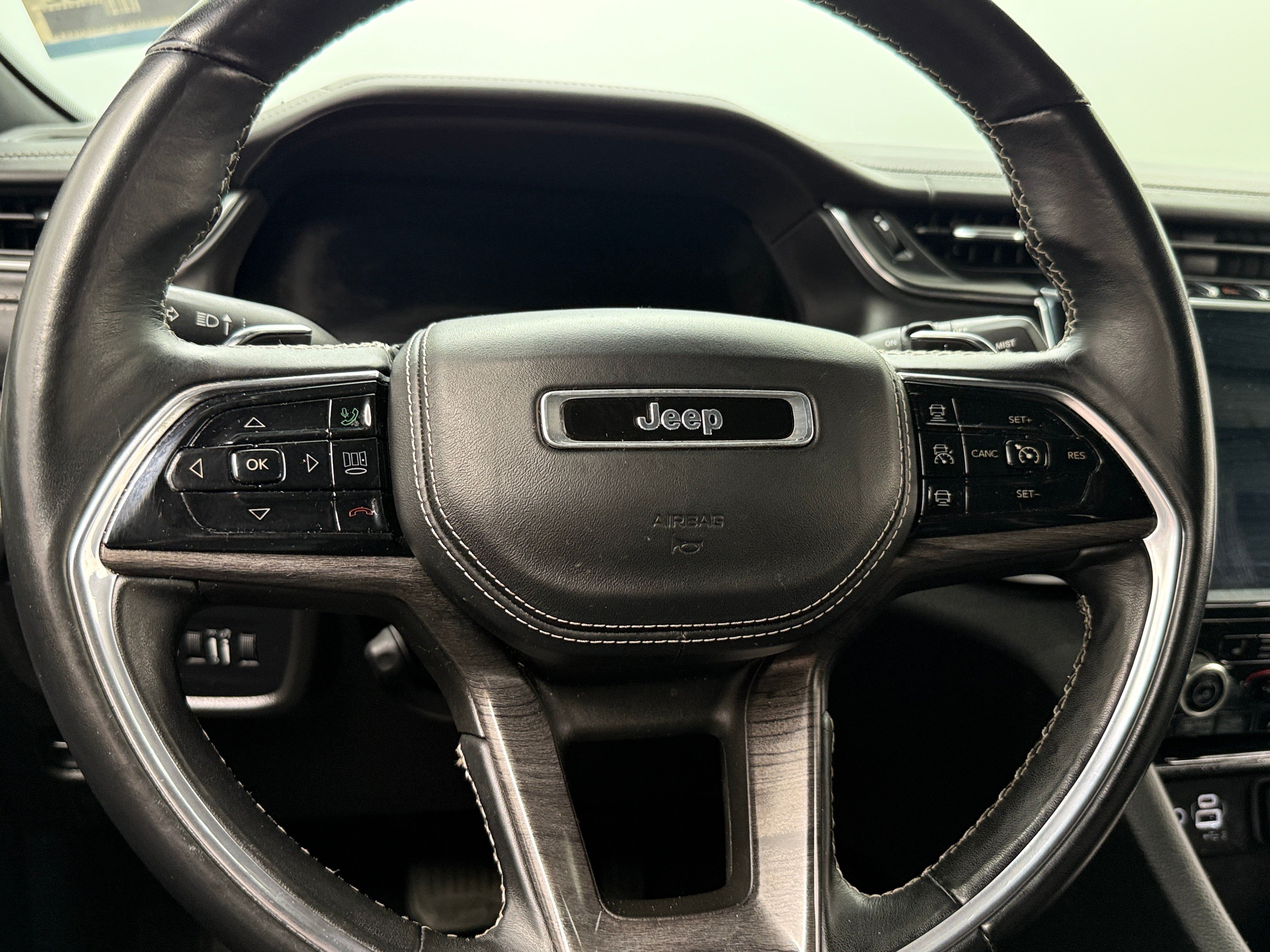 2022 Jeep Grand Cherokee L Overland 4