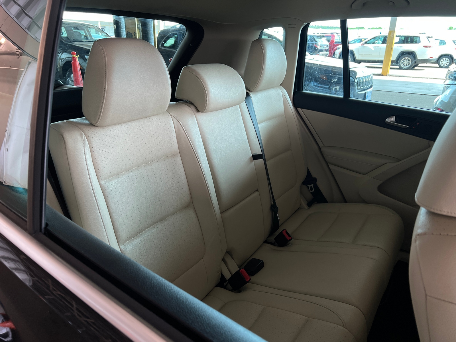 Thumbnail: 2012 Volkswagen Tiguan - 6