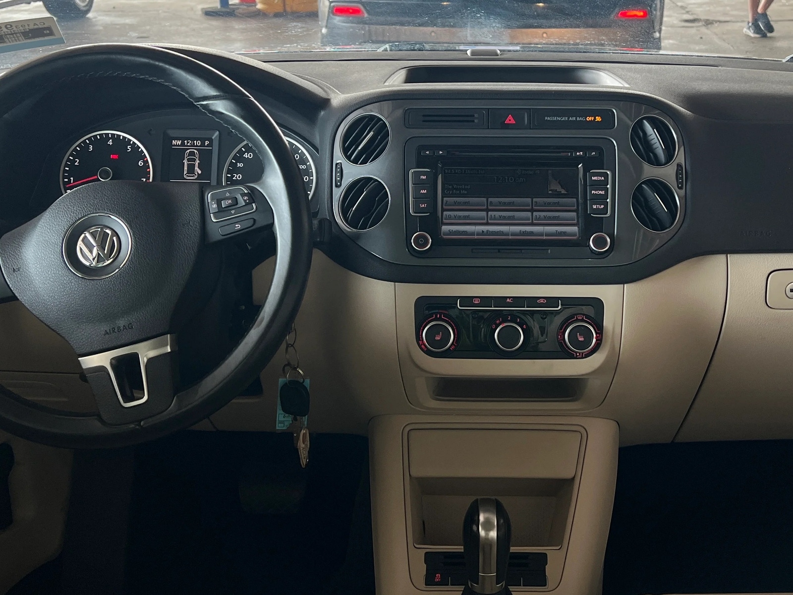 Thumbnail: 2012 Volkswagen Tiguan - 3