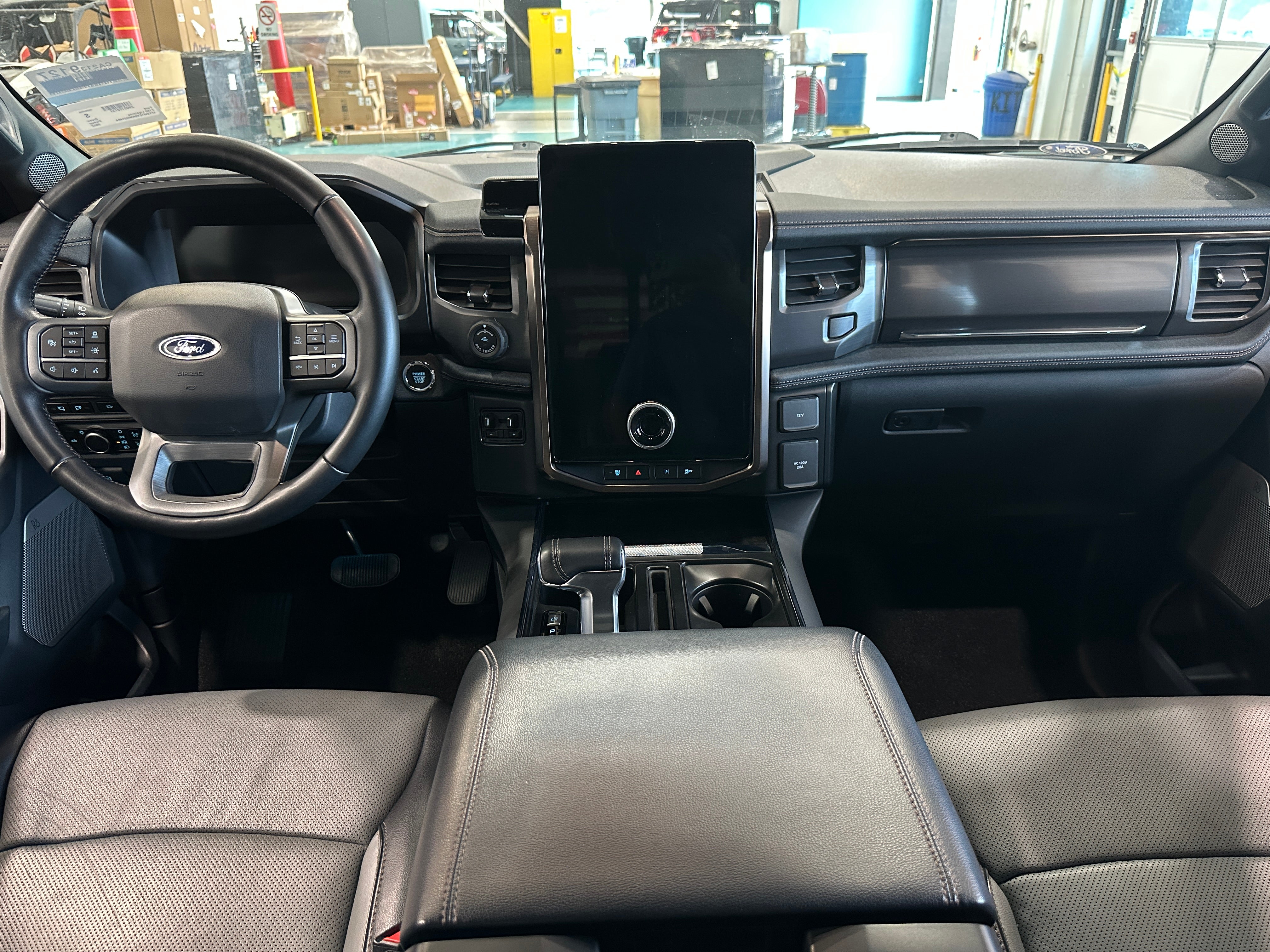 2022 Ford F-150 Lightning Lariat 2