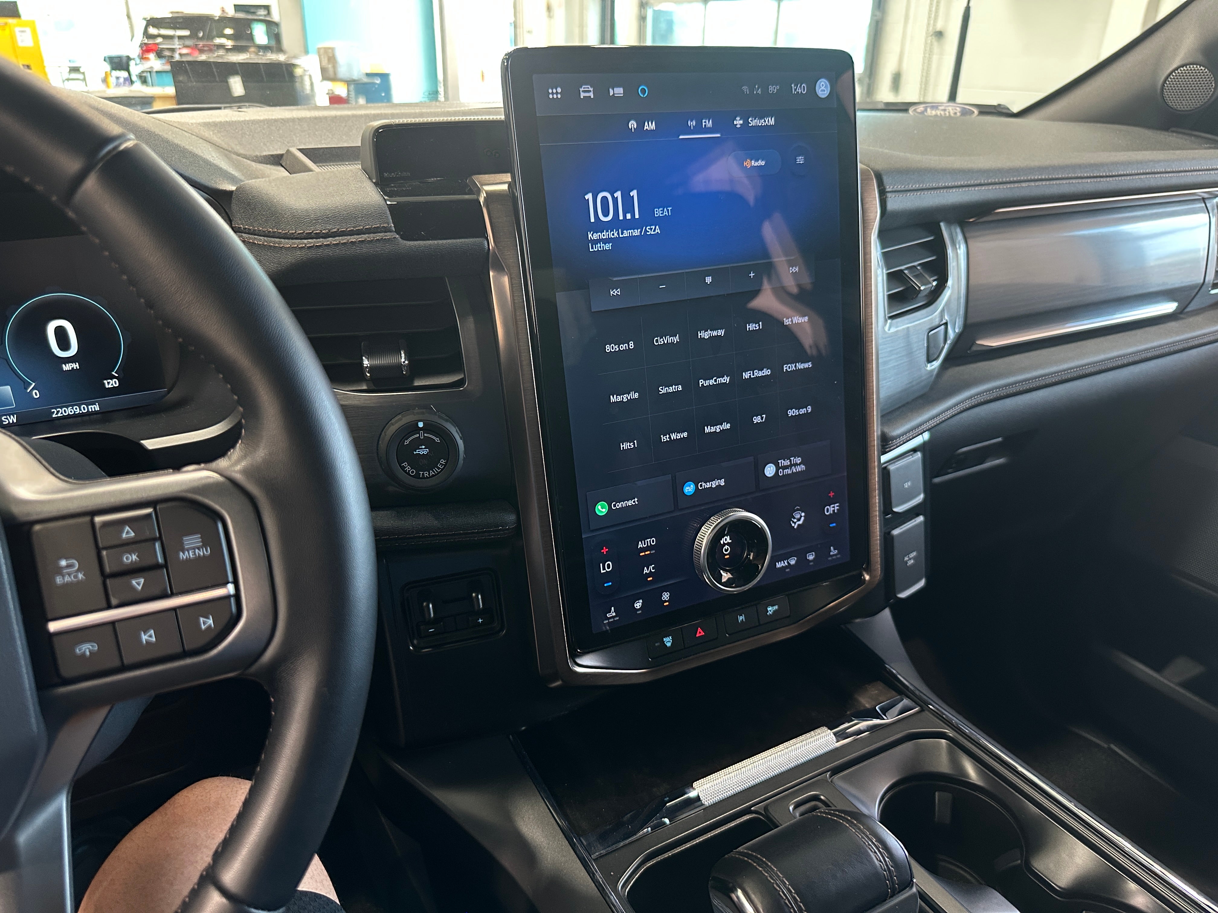 2022 Ford F-150 Lightning Lariat 3