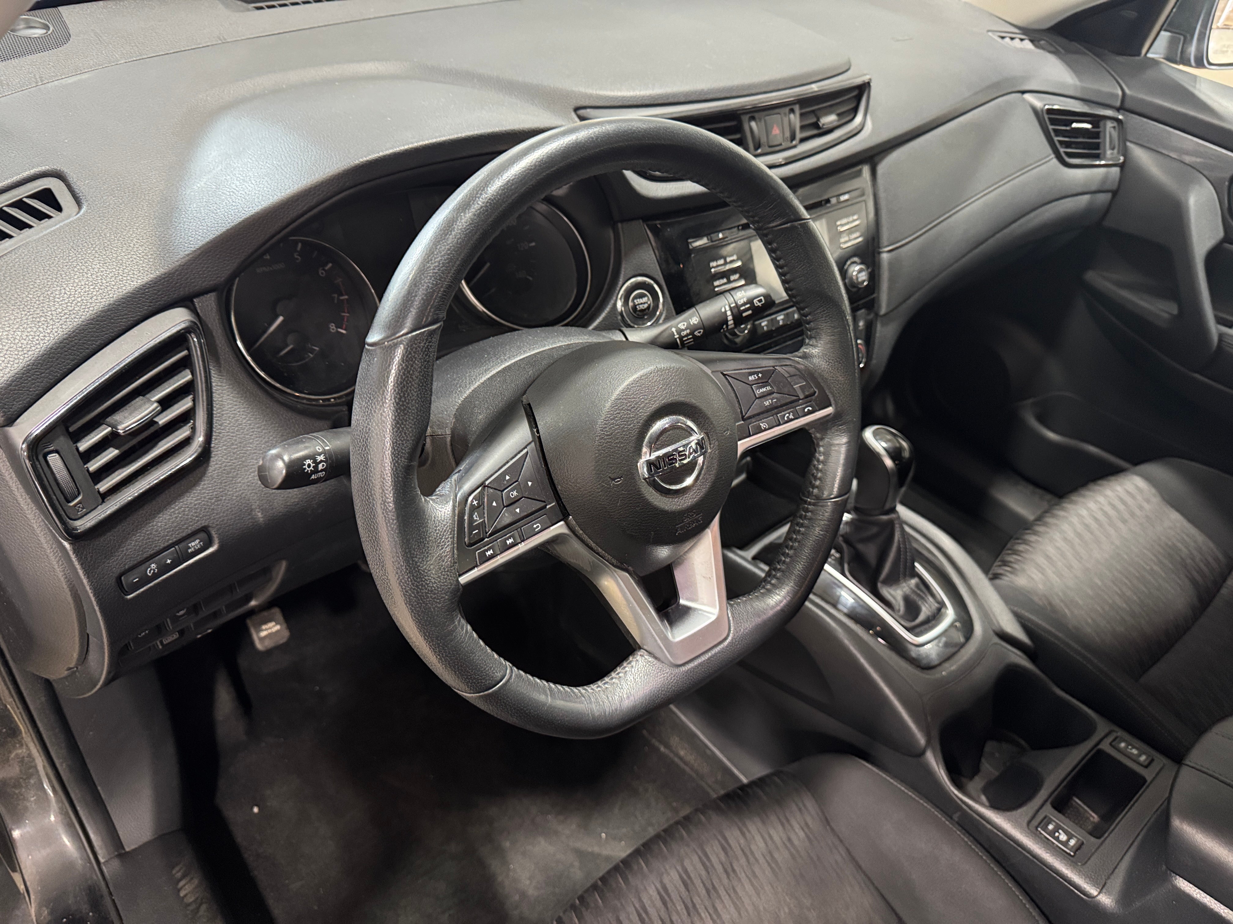 2017 Nissan Rogue SV 3