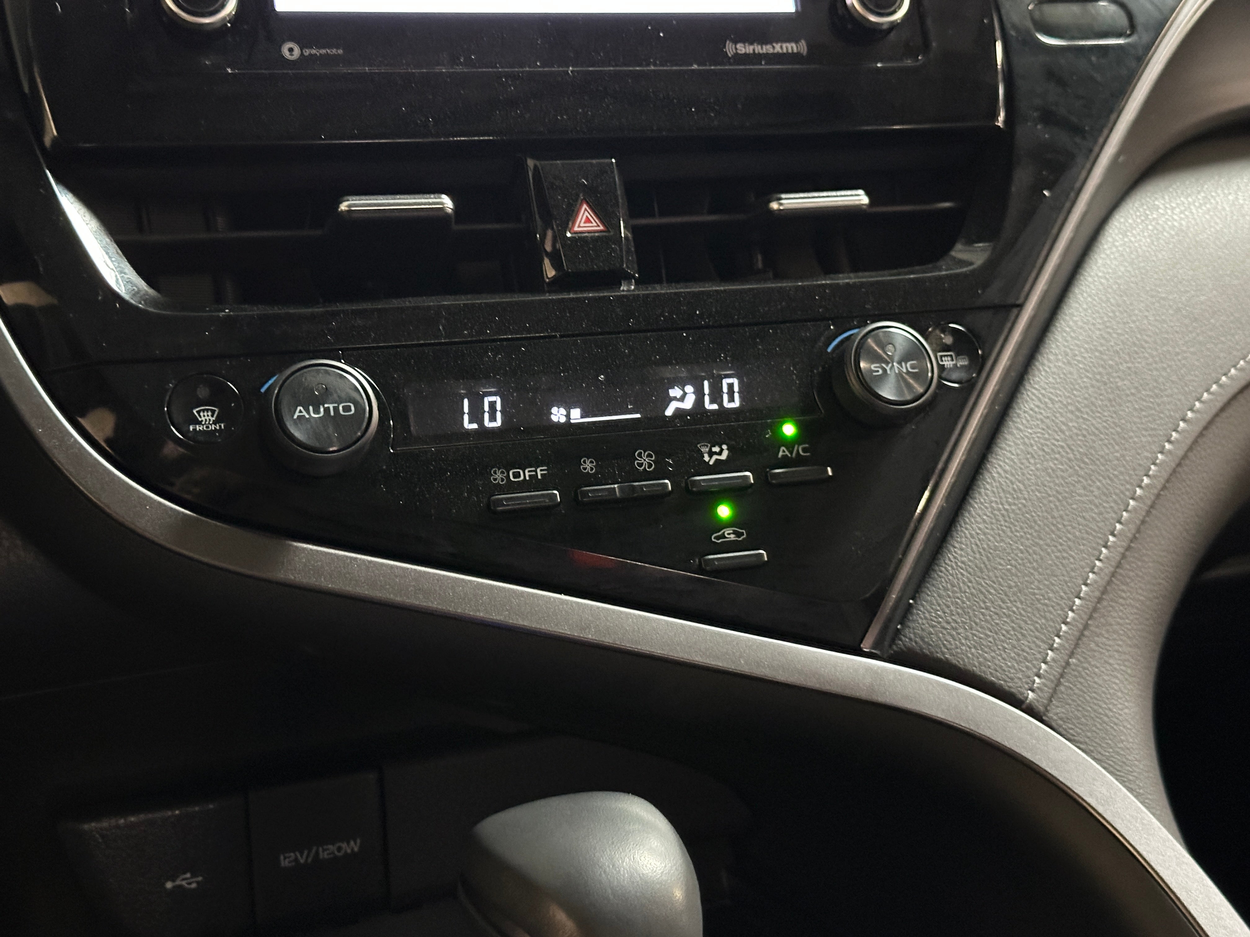 2023 Toyota Camry SE 3