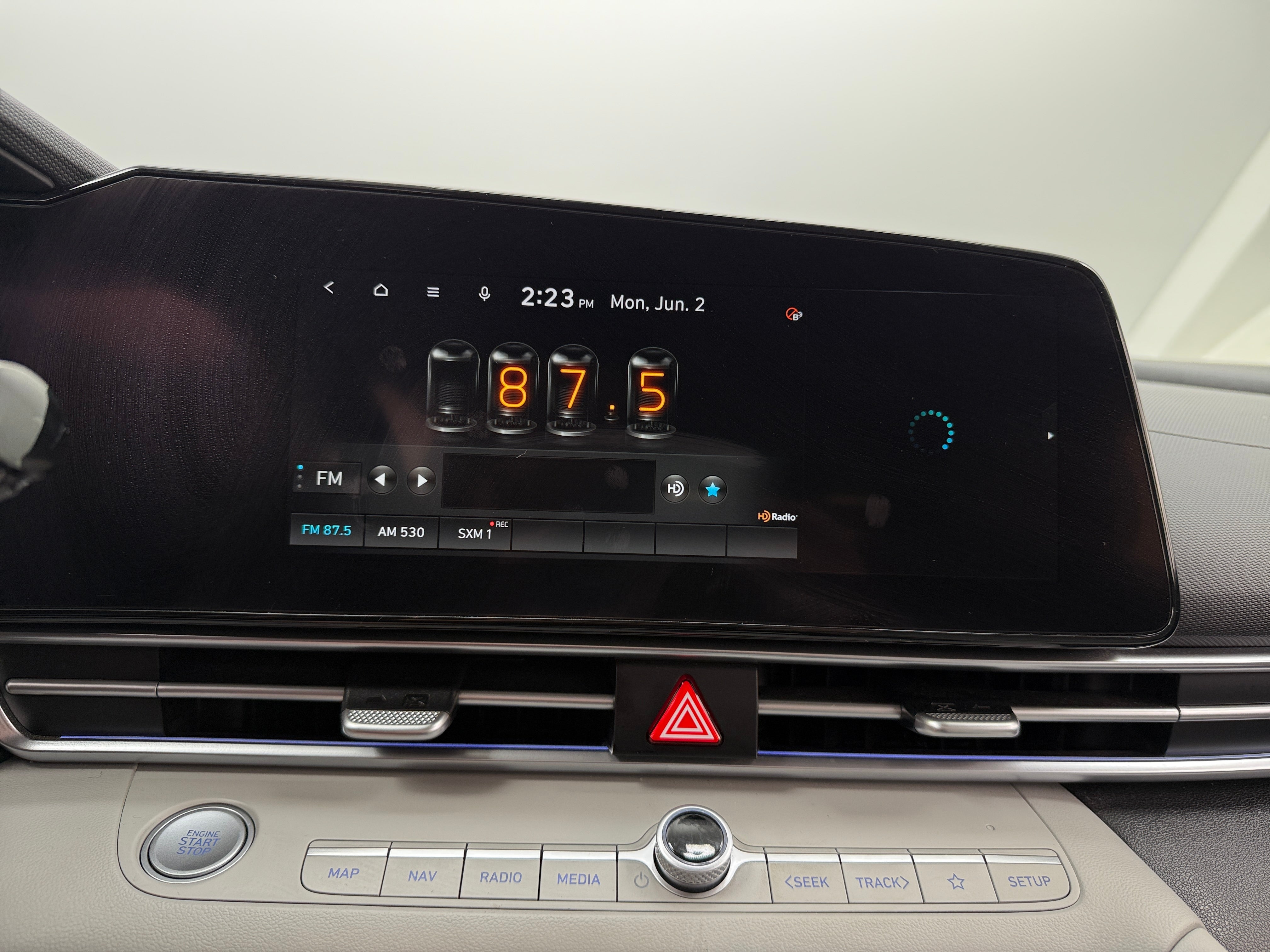 2022 Hyundai Elantra Limited Edition 3