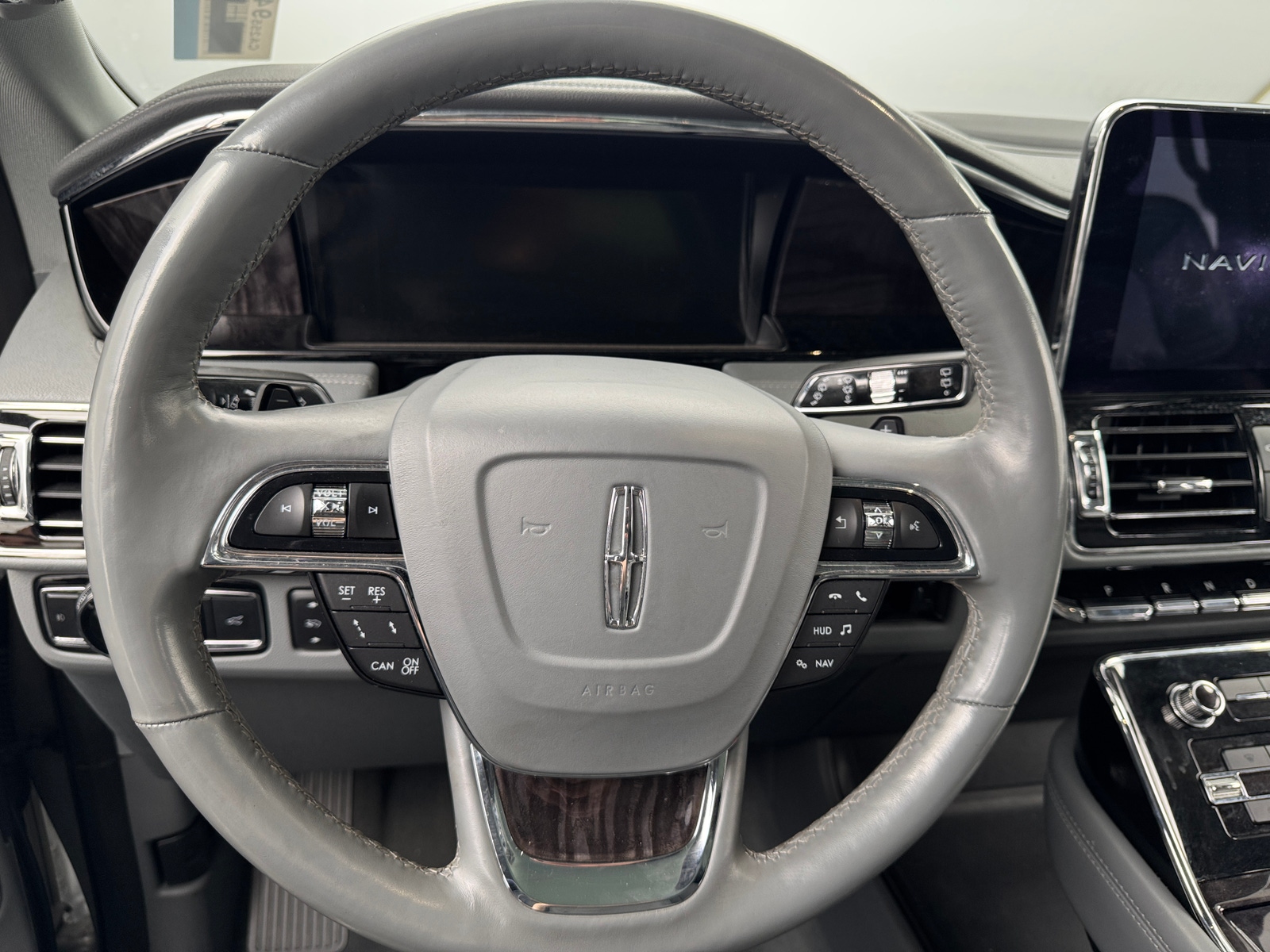 Thumbnail: 2018 Lincoln Navigator L - 4