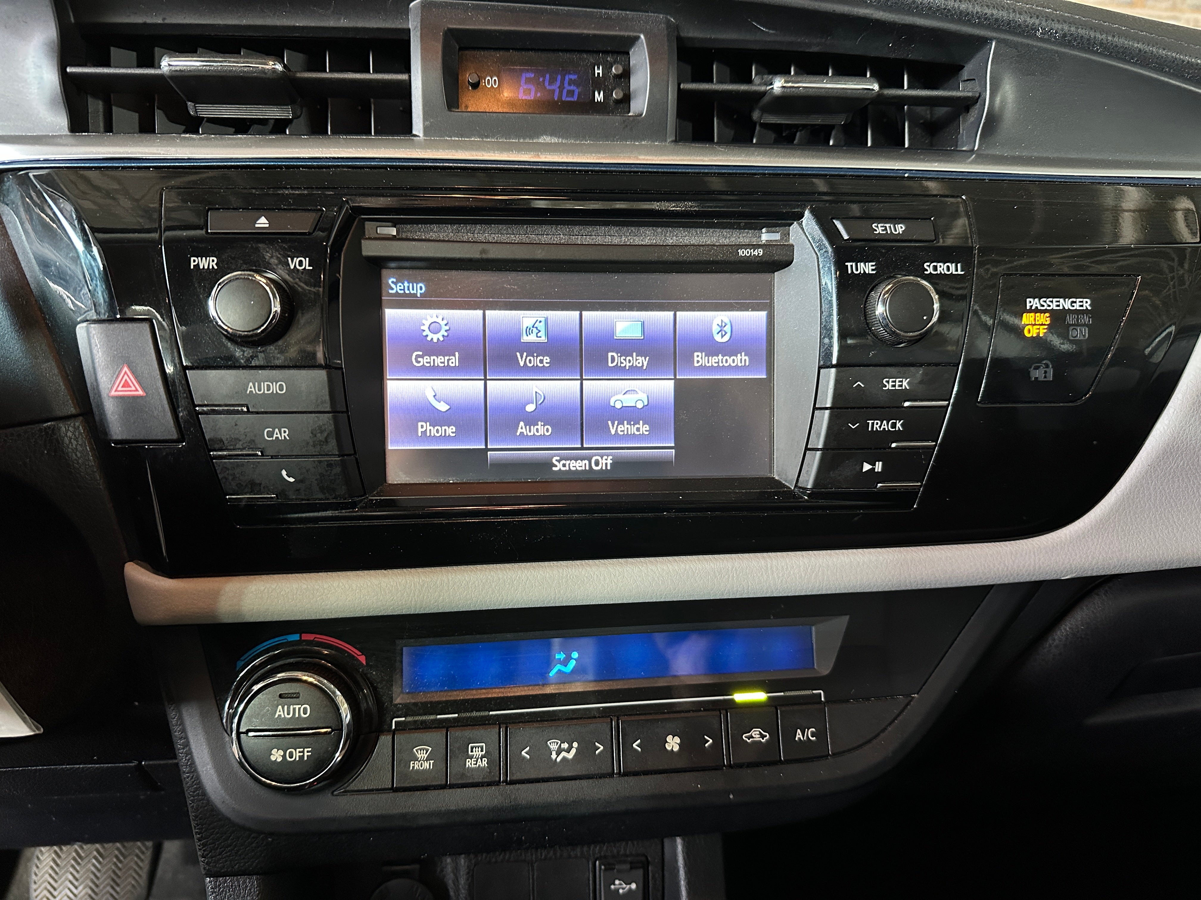 2015 Toyota Corolla LE 4