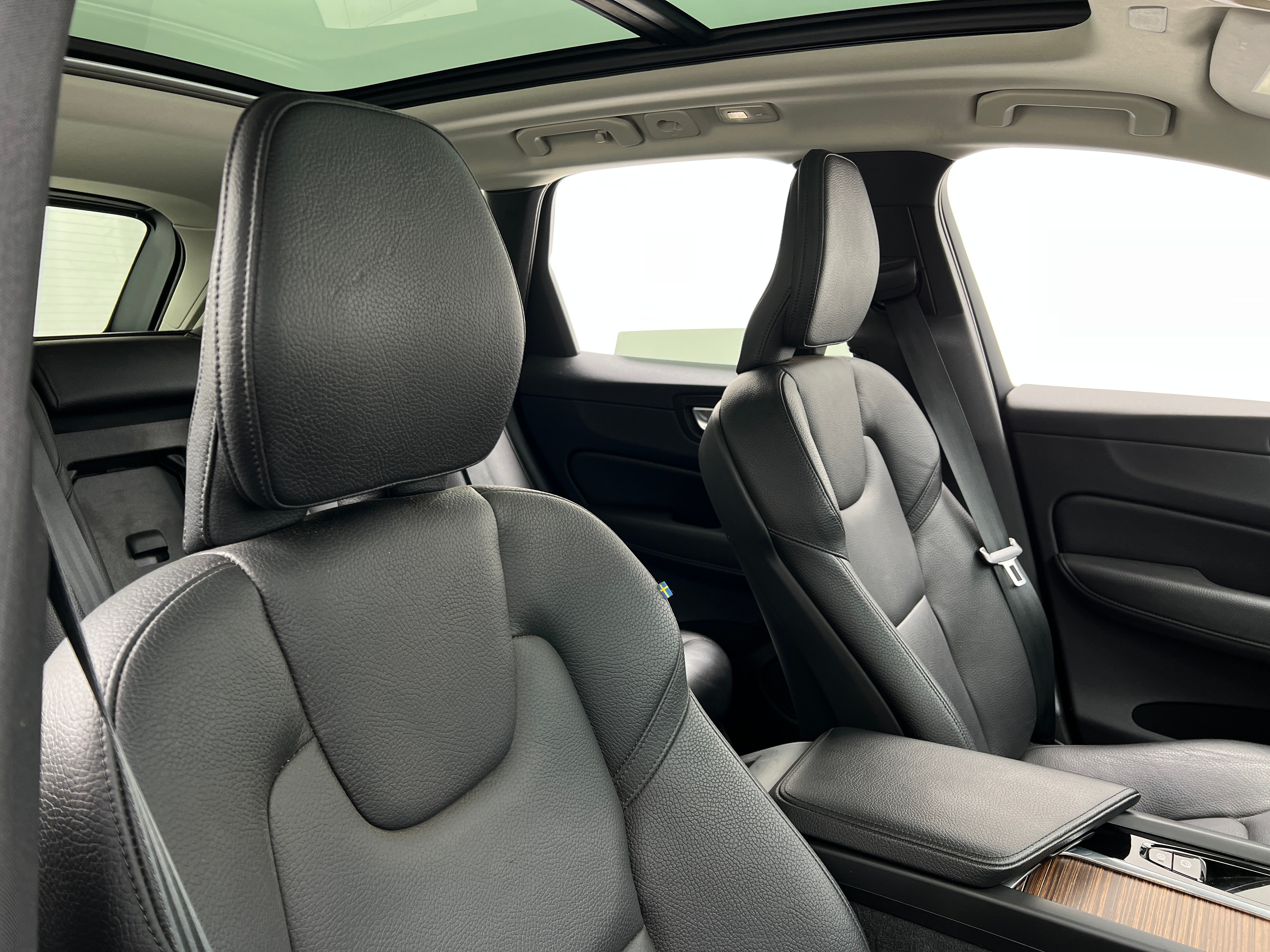 2022 Volvo XC60 B5 Momentum 2