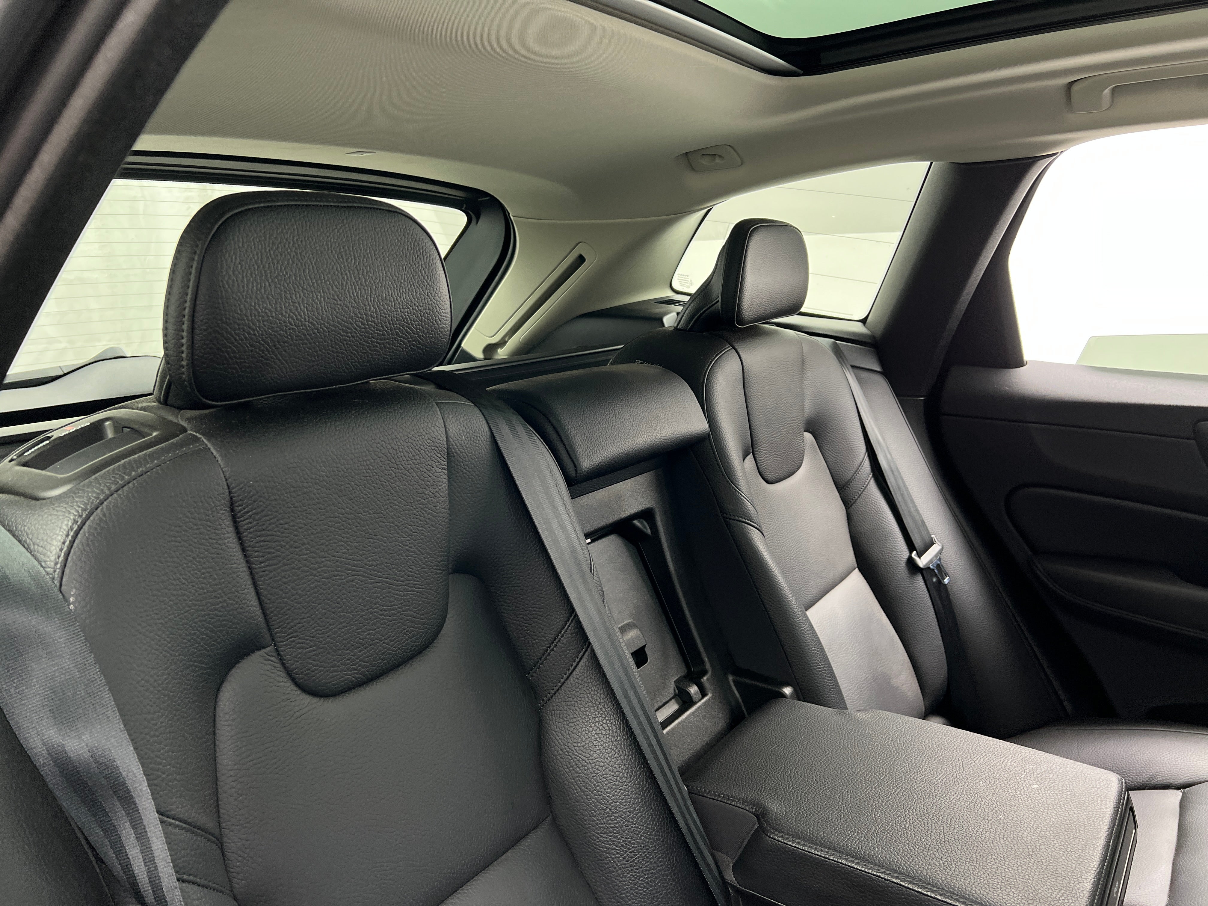 2022 Volvo XC60 B5 Momentum 6