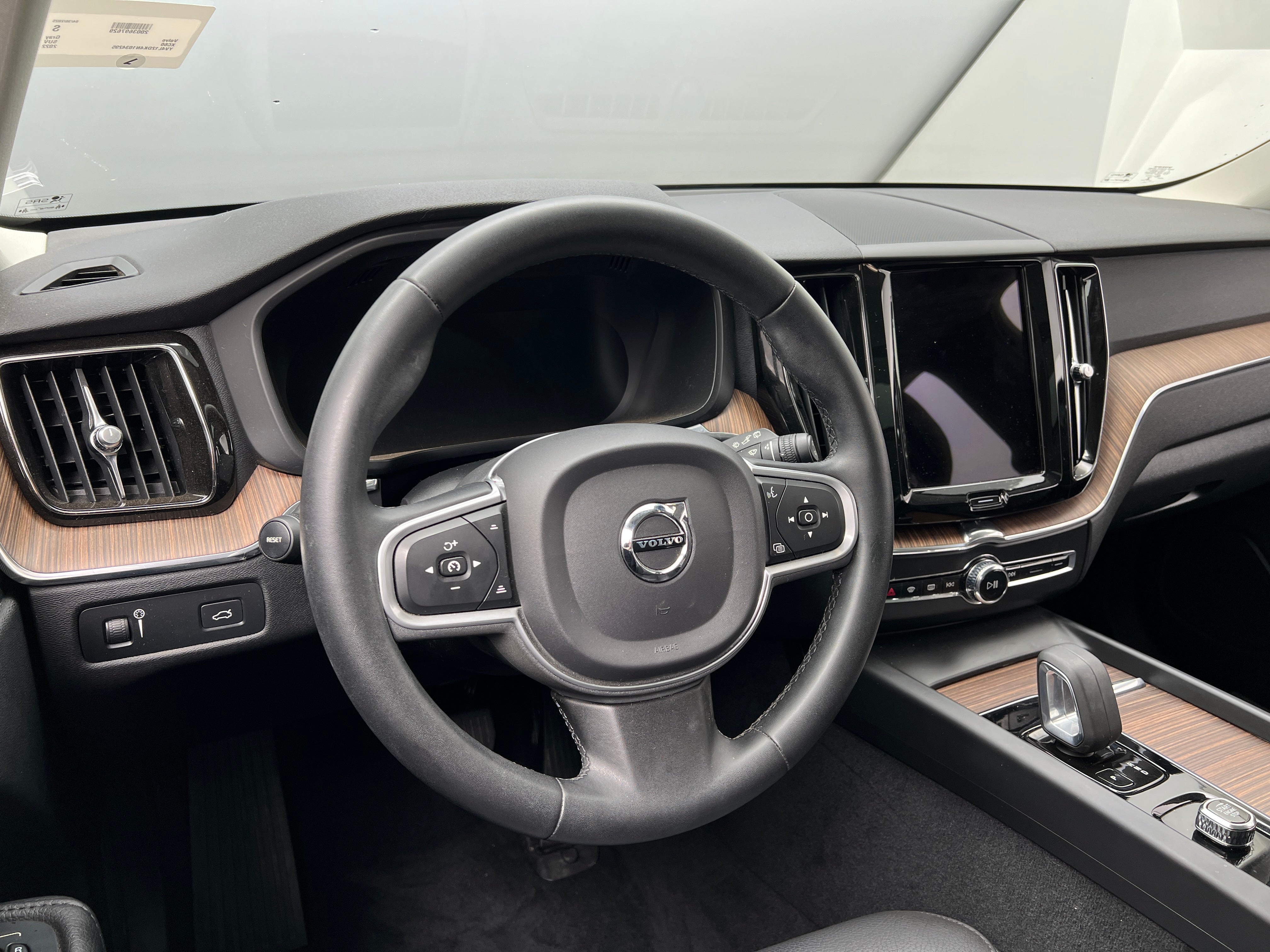 2022 Volvo XC60 B5 Momentum 5