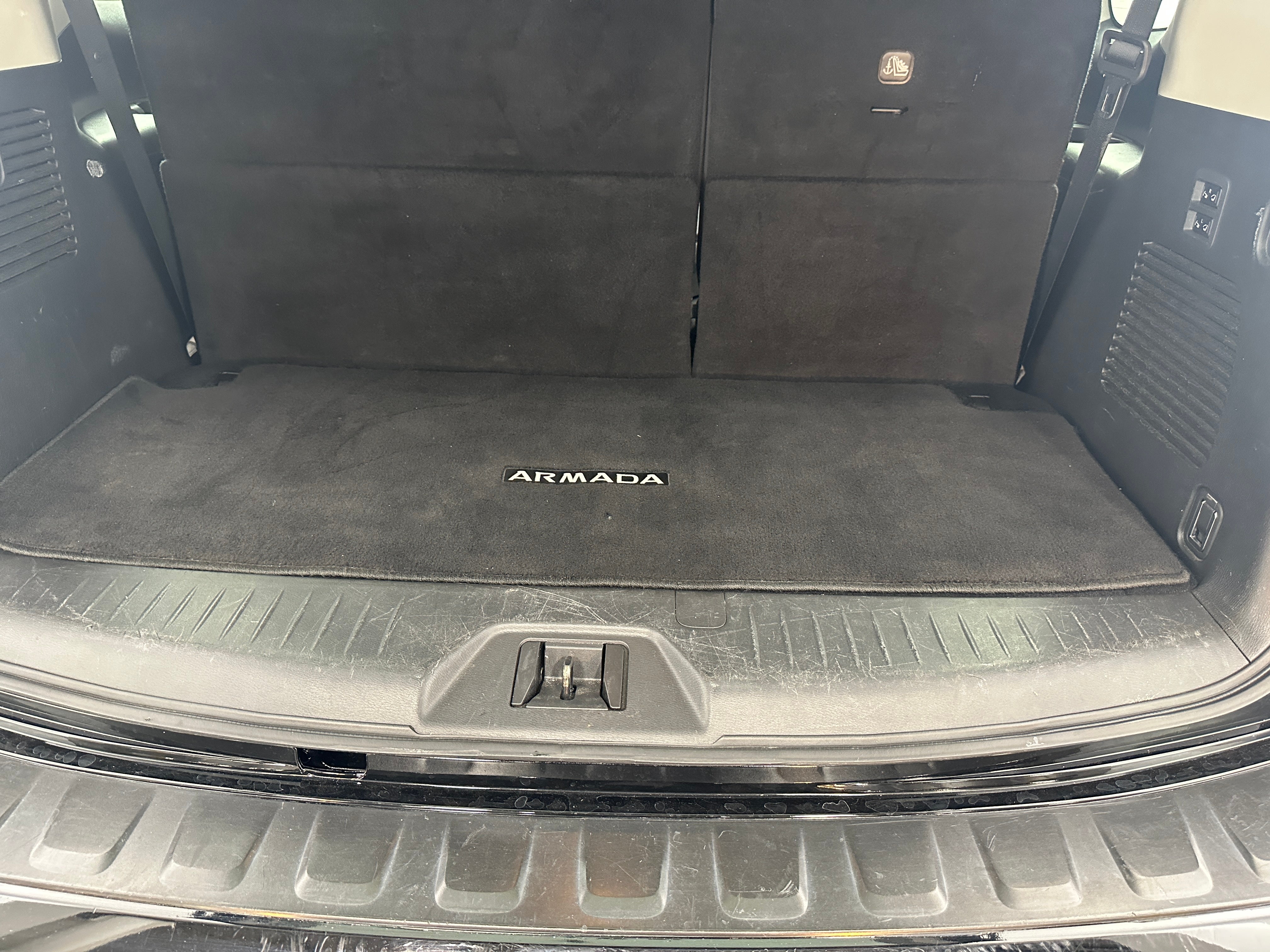 2020 Nissan Armada SL 6