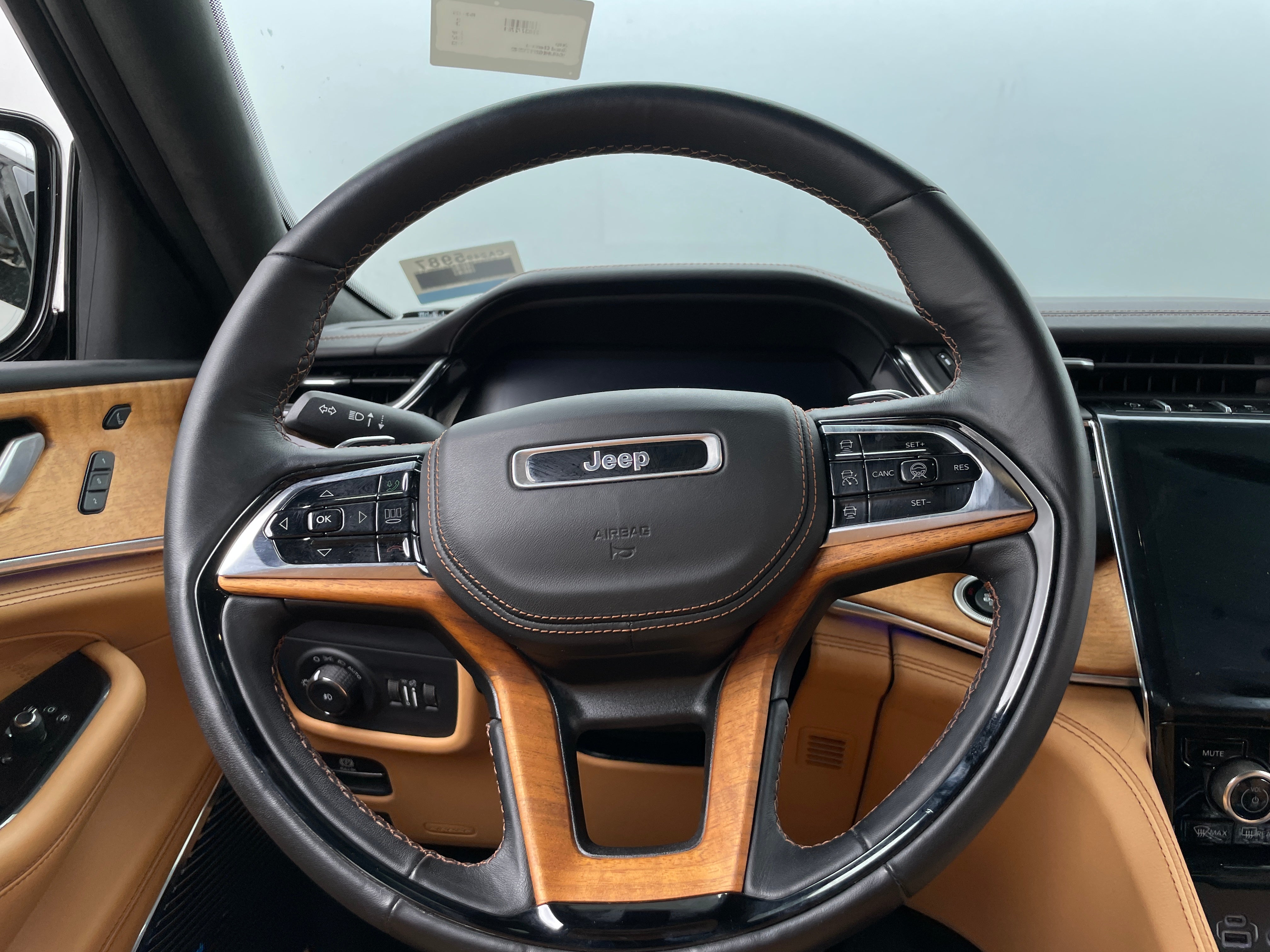 2023 Jeep Grand Cherokee Summit 4