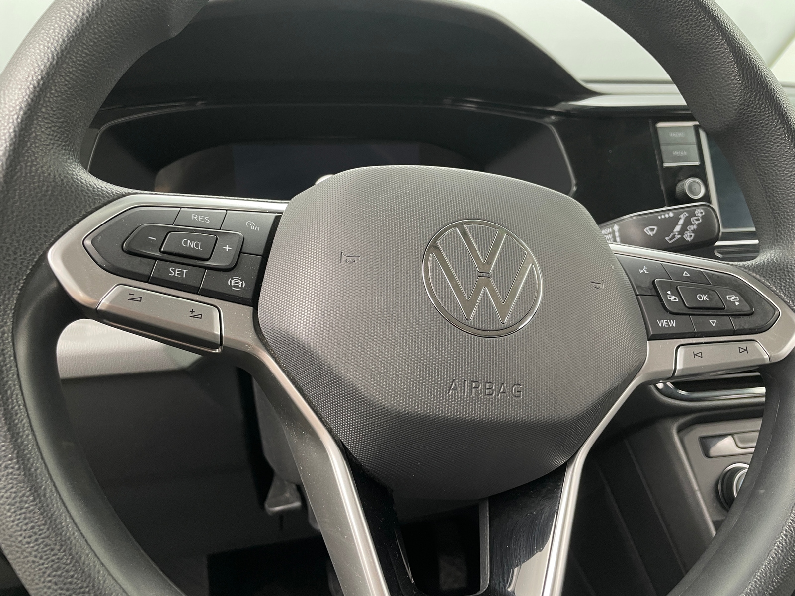 Thumbnail: 2022 Volkswagen Taos - 5