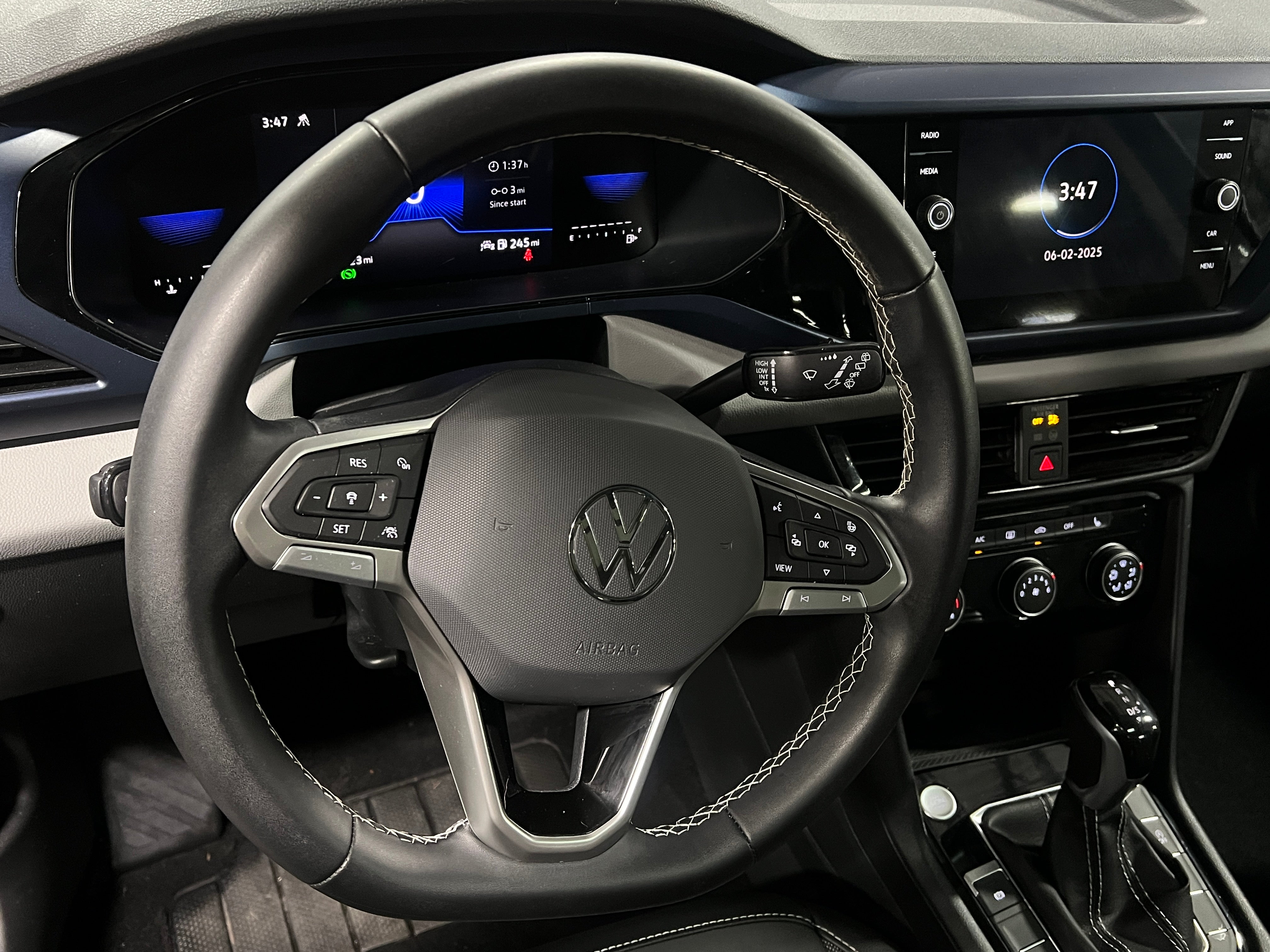 2023 Volkswagen Taos SE 4