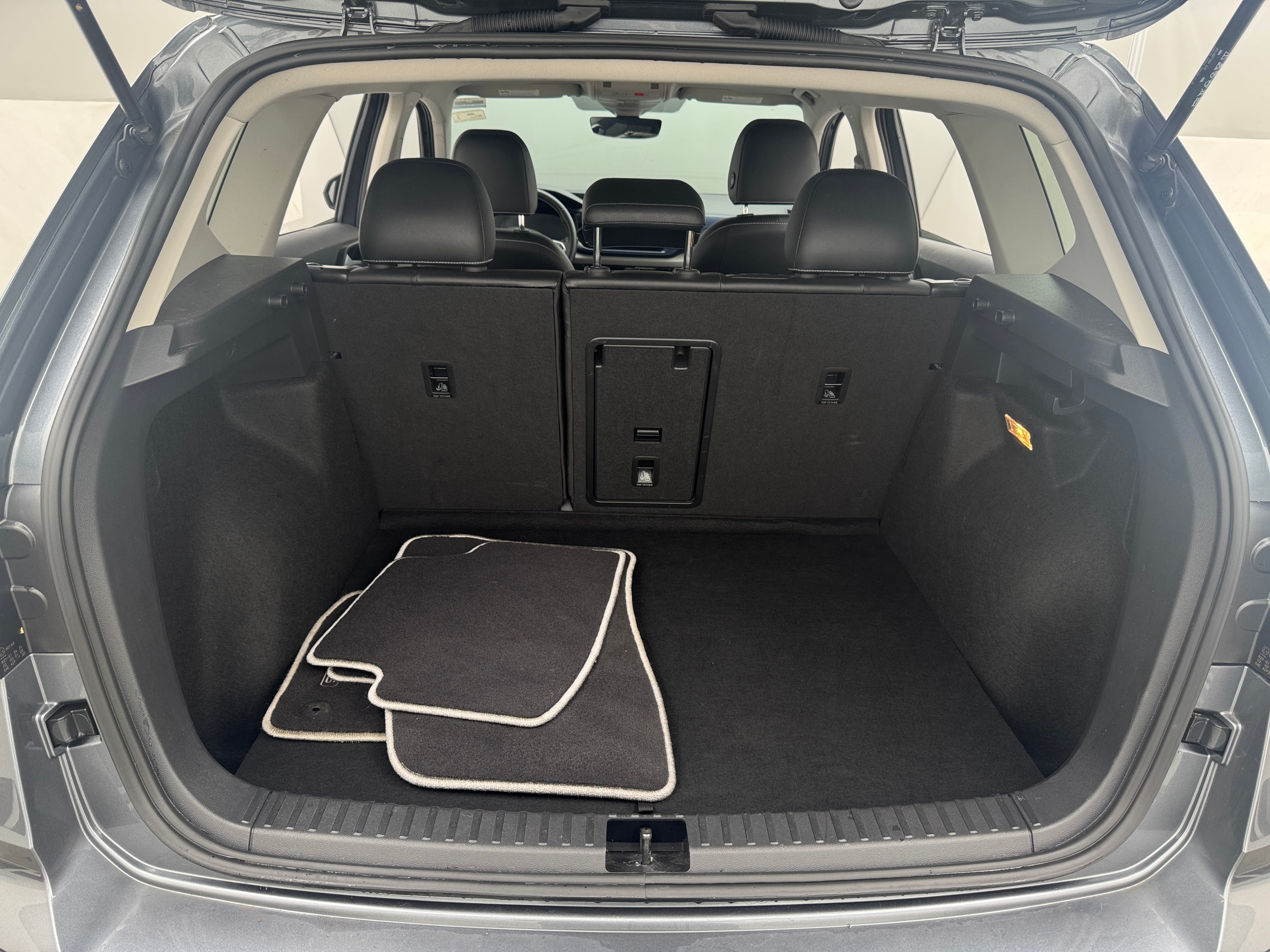2023 Volkswagen Taos SE 6