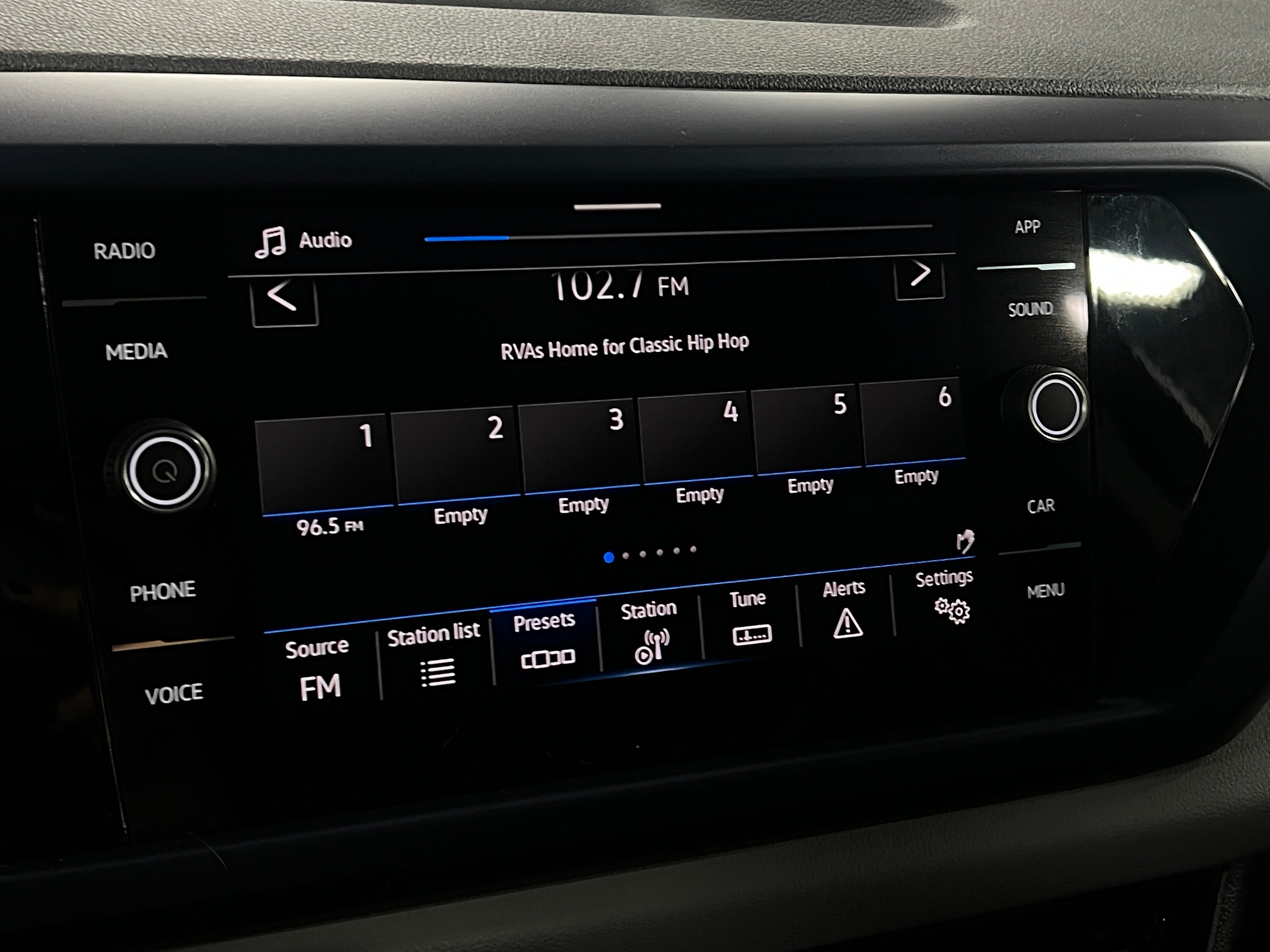 2023 Volkswagen Taos SE 3