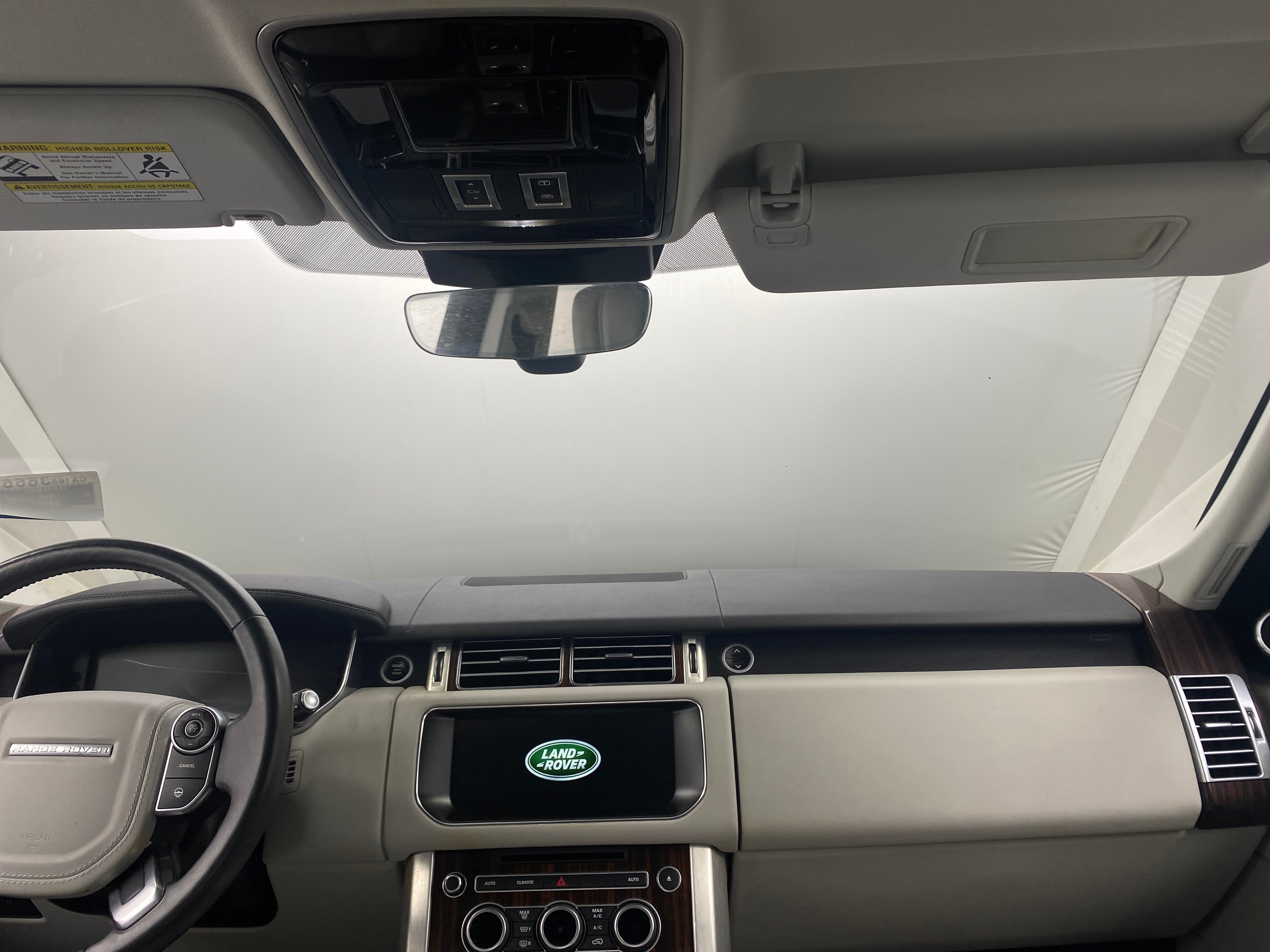 2017 Land Rover Range Rover SE 2