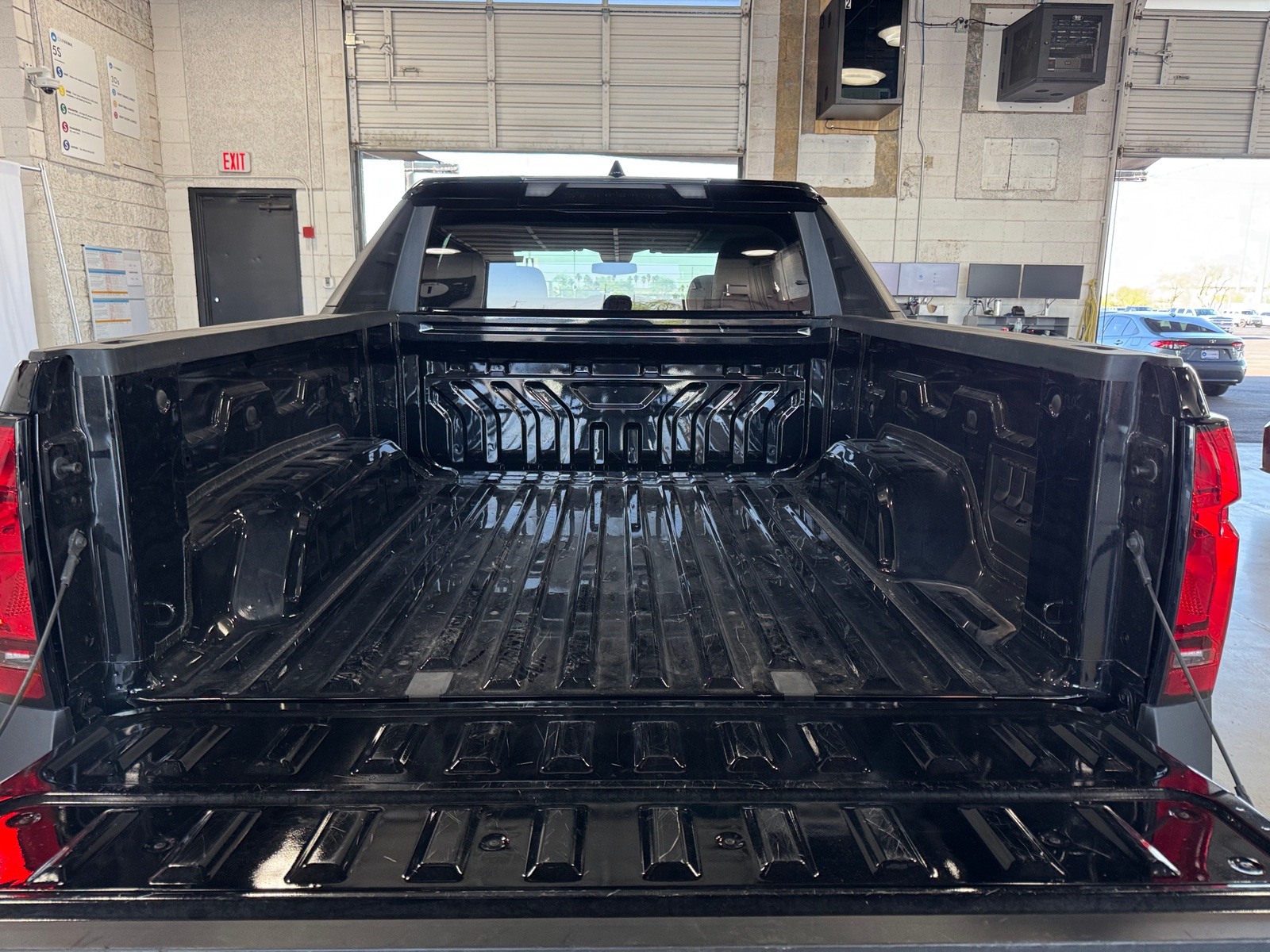 Thumbnail: 2024 Chevrolet Silverado EV - 6