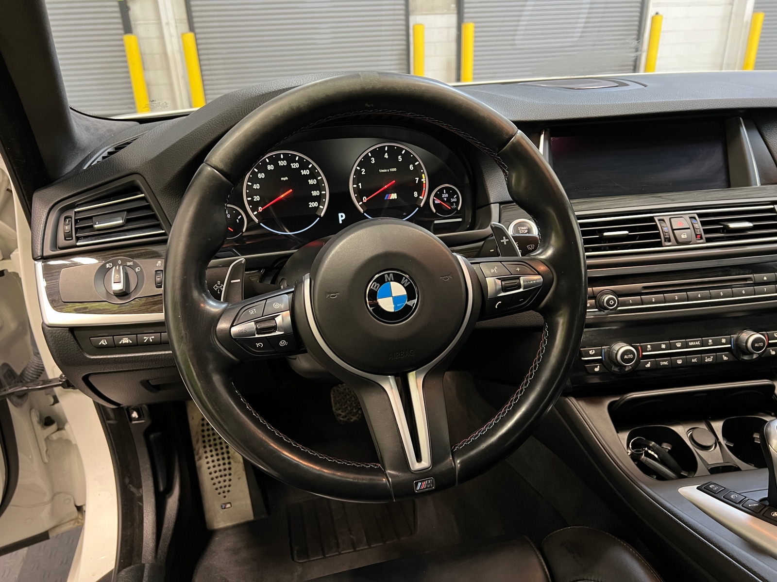 Thumbnail: 2014 BMW M5 - 4