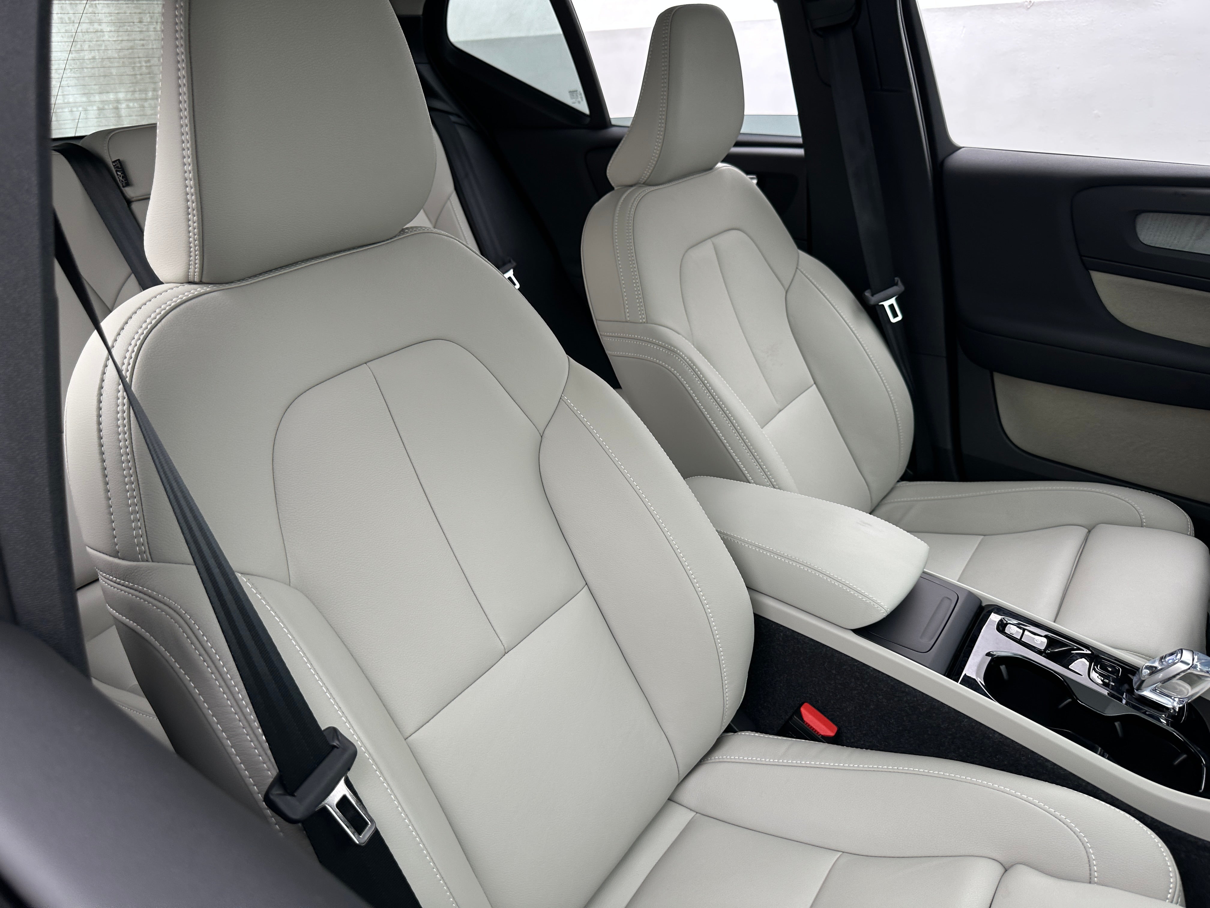 2025 Volvo XC40 B5 Plus 2