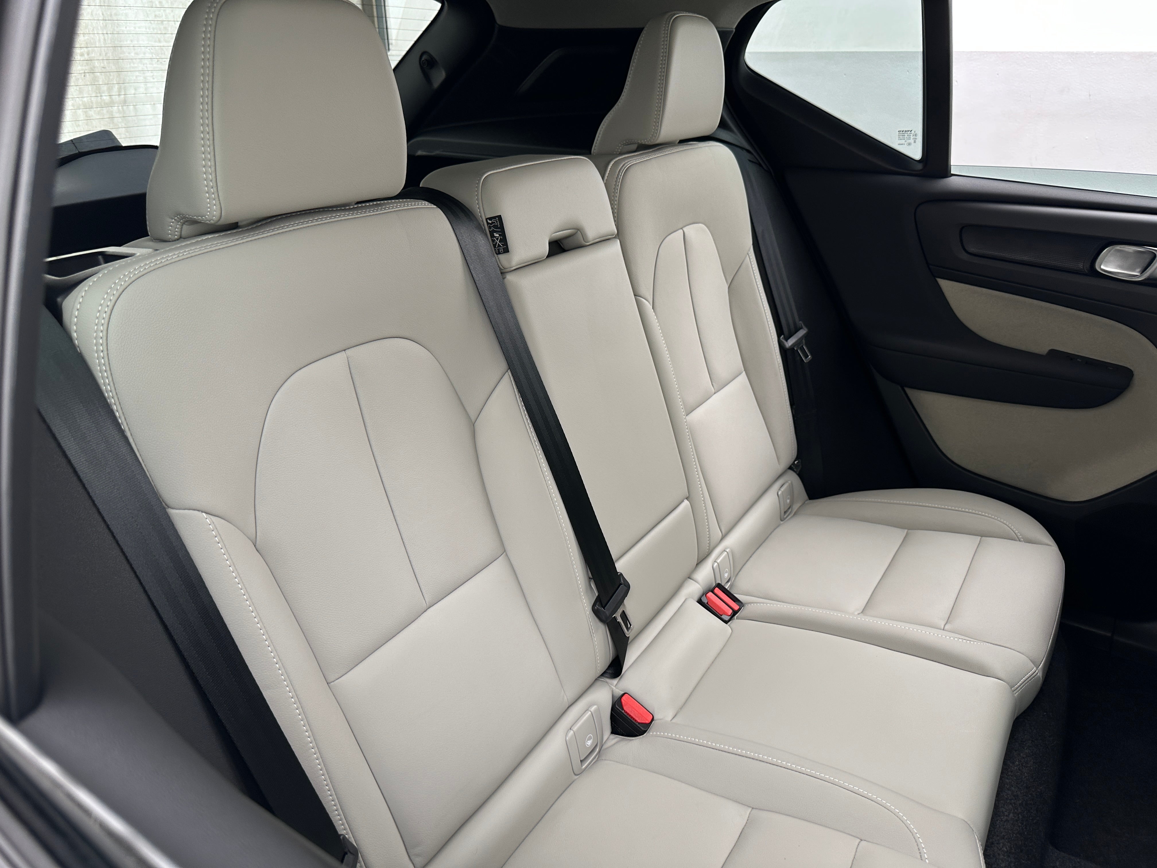 2025 Volvo XC40 B5 Plus 6