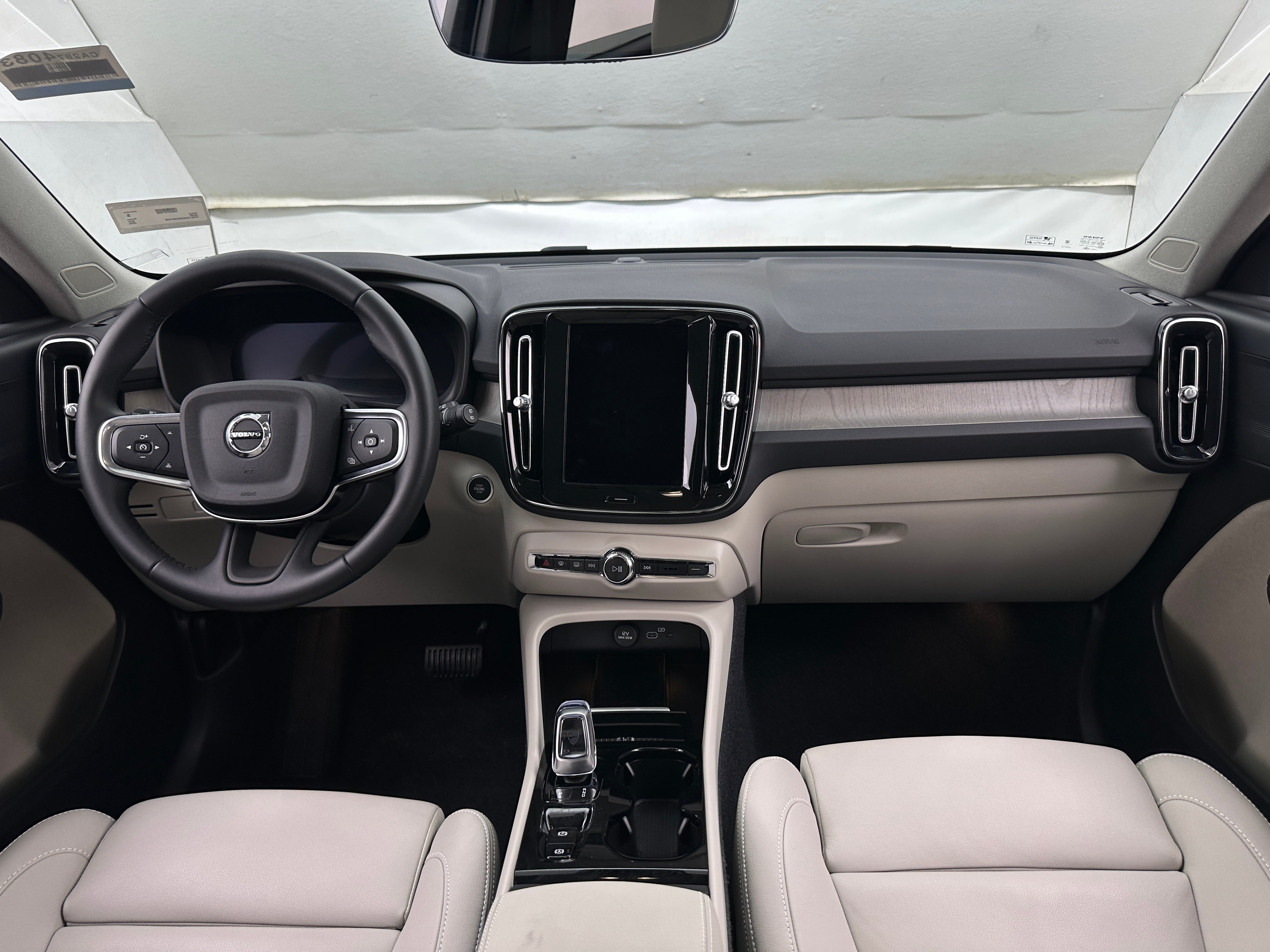 2025 Volvo XC40 B5 Plus 3