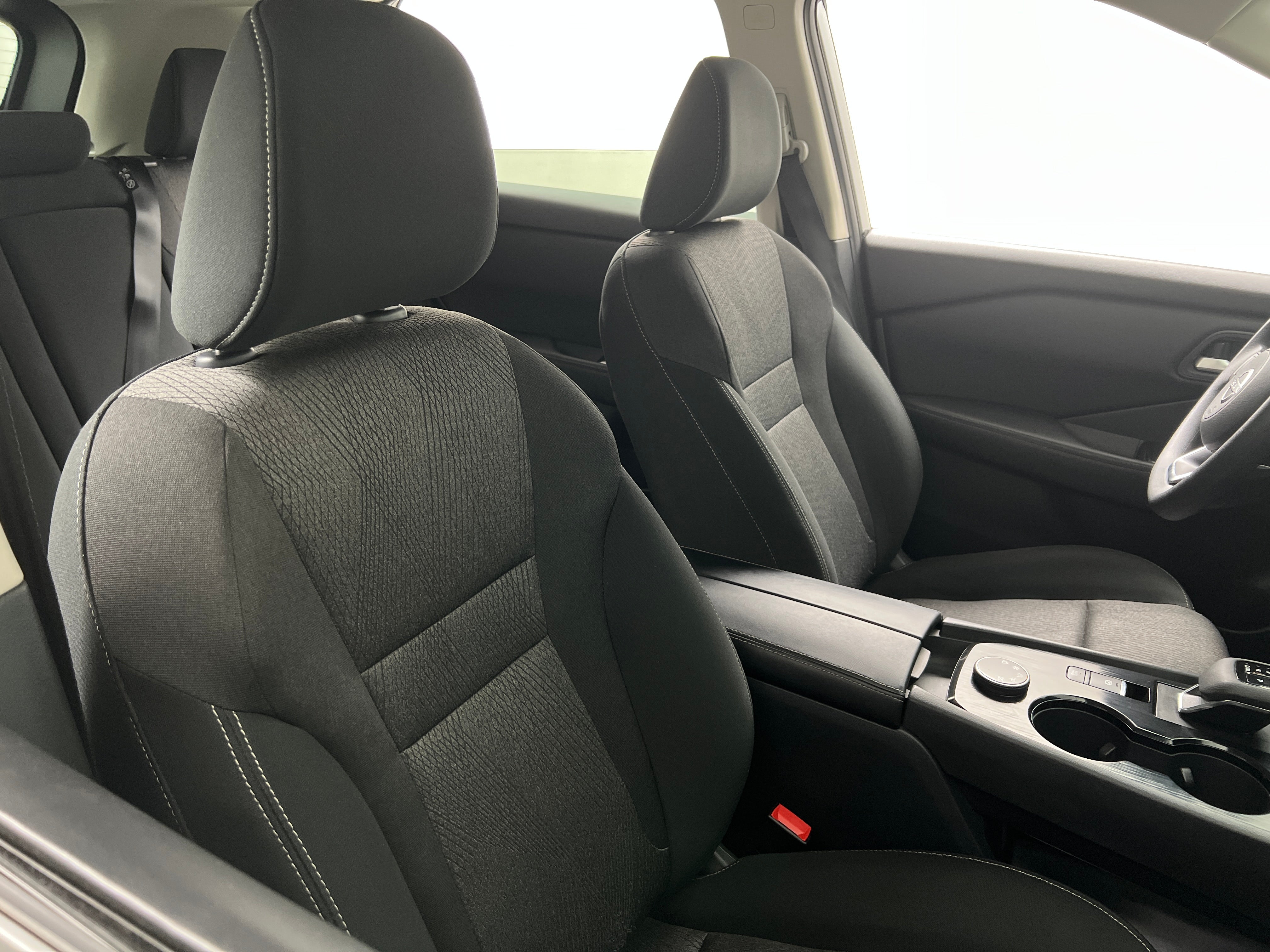 2024 Nissan Rogue SV 2