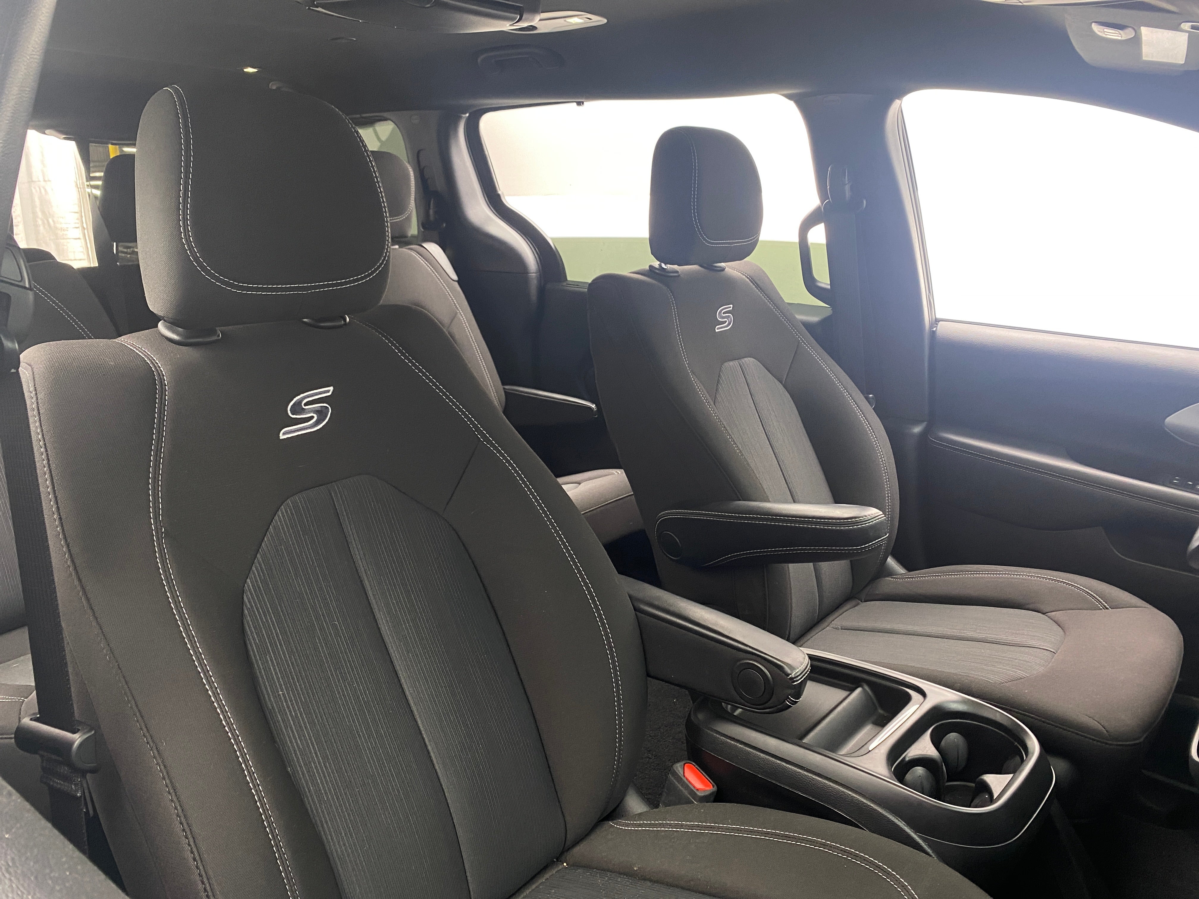 2020 Chrysler Pacifica Touring 2